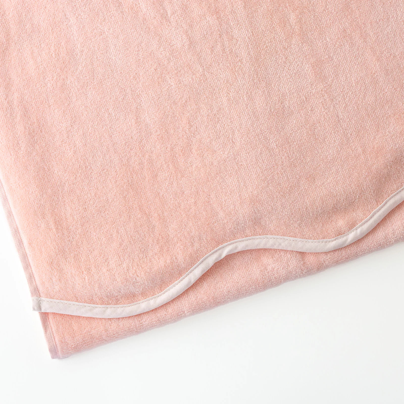 Emma Scalloped Edge Beach Towel | Gray and Fay