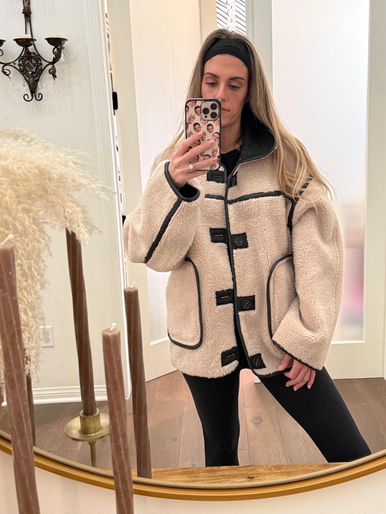 This jacket!! Last night’s storm brought in the chilly temperatures, the perfect reason to finally pull out my new jacket 😍 This one is from Jane + Willow, I linked some similar options as well! 

Jane + Willow, Aritzia, Ugg, Amazon, everyday outfit, winter jacket outfit, reversible aherpa jacket, school drop off outfit, mom style, casual daytime outfit 

#LTKgrwm #LTKootd #LTKSeasonal