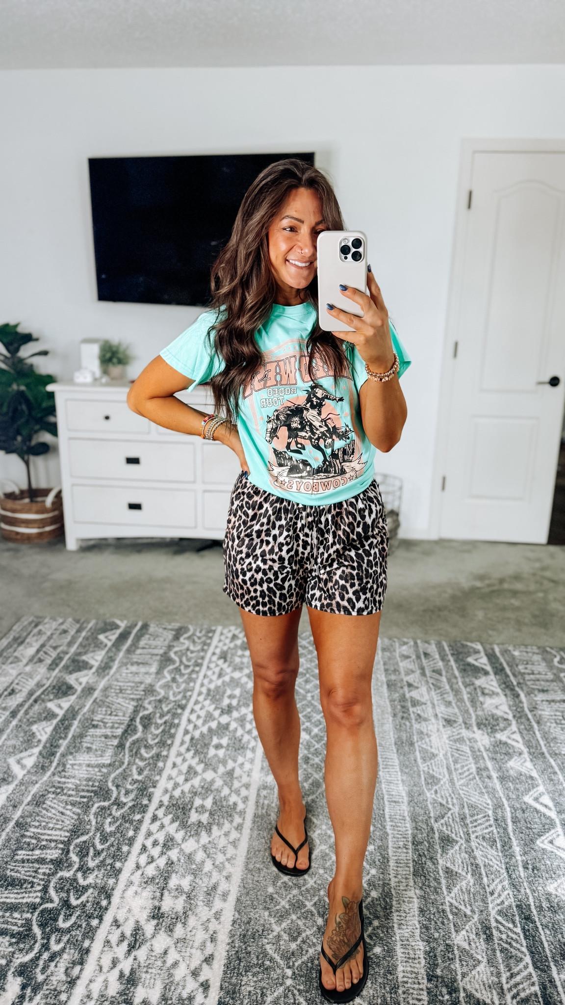 Oversized tee tucked in and paired with leopard shorts 😍

#LTKSaleAlert #LTKootd #LTKPetite