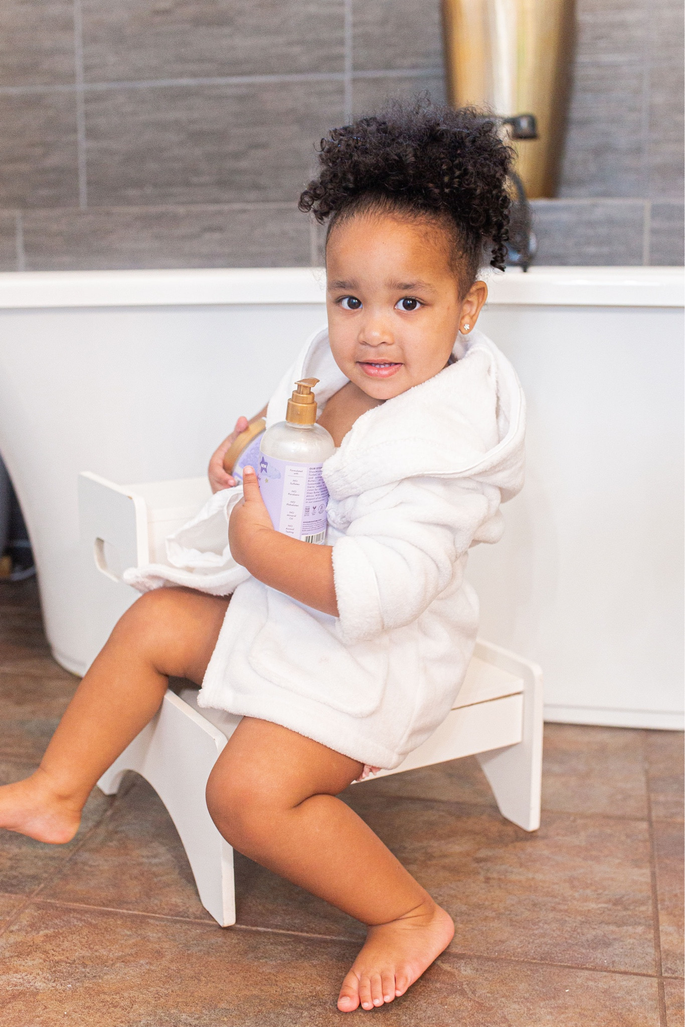 Caption: I've never seen a baby that loves to be pampered as much as Evan aka Princess Margaret 👑 What princess doesn’t 😅  If you need a reccomendation for bath products we love the  SheaMoisture Baby Nighttime Shampoo & Bath Milk Manuka Honey & Lavender! It’s smells so good and makes Evan’s bath so relaxing while mosturizing her skin. @walmart has everything you would need for your little ones 🤴 👸🏻 
#walmartpartner #walmartbabydays @huggies @sheamoisture 


#LTKbaby #LTKfamily