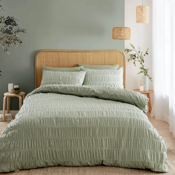 Catherine Lansfield Seersucker Reversible Duvet Cover & Pillowcase Set | Dunelm (migrated)