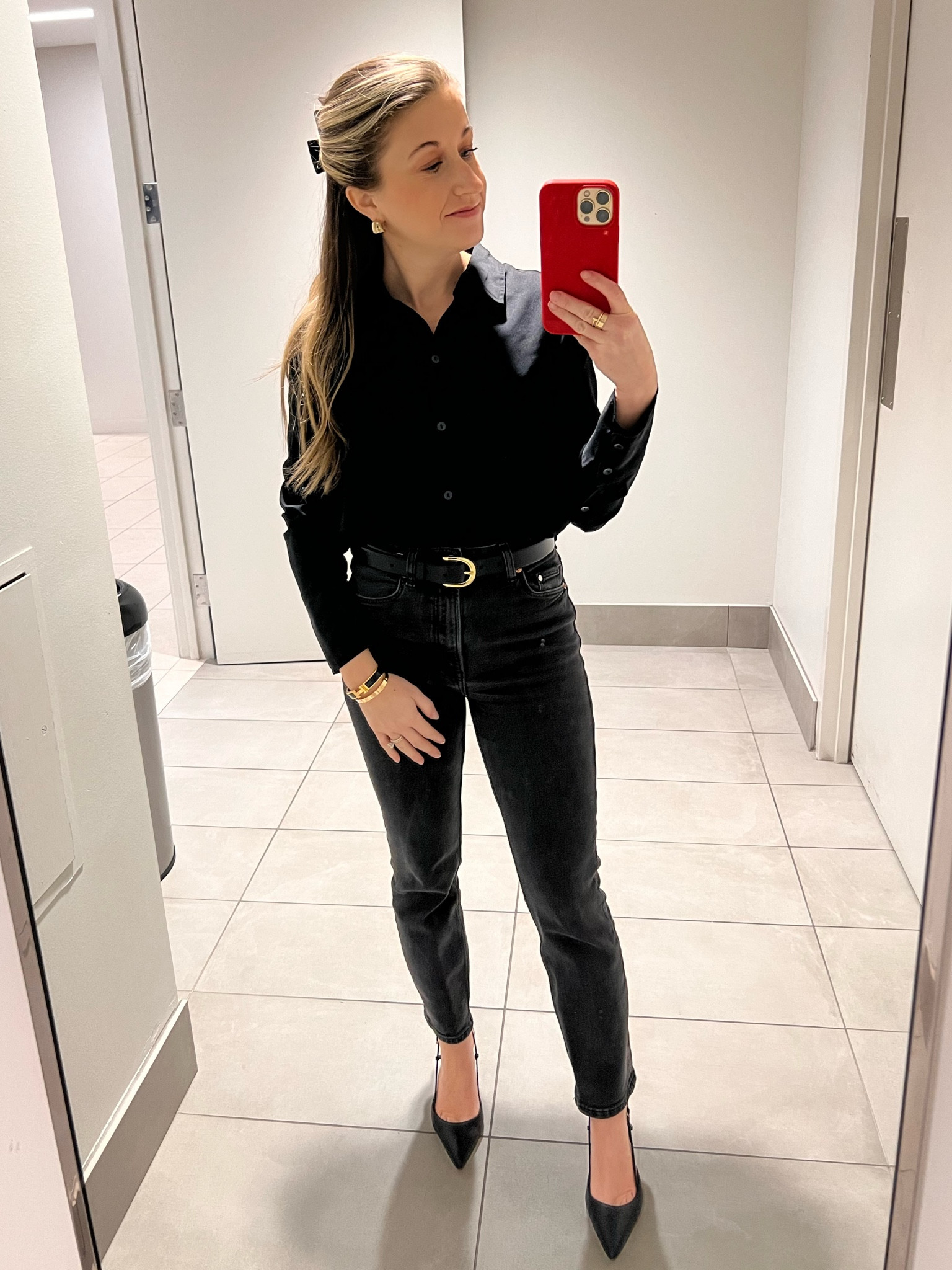 Work OOTD 2.15.2024

Blouse - Abercrombie
Jeans - H&M
Belt - J Crew
Shoes - Nine West
Earrings and clip - Amazon
Bracelet - Hermes

#LTKworkwear #LTKfindsunder100 #LTKstyletip