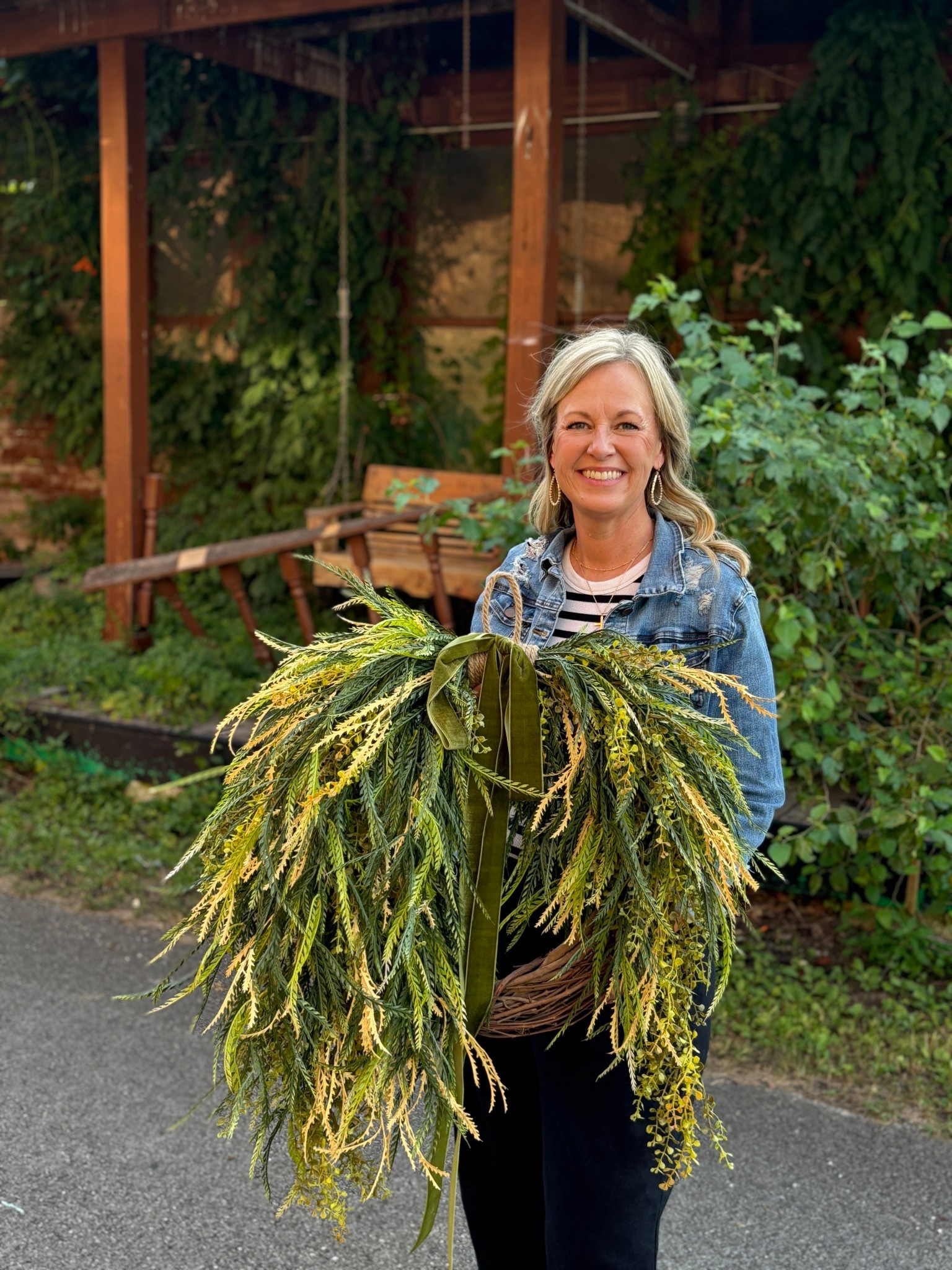 The Willow Glen Wreath 🍂
Earthy, elegant, and just a little bit wild—this beauty feels like fall wrapped in a ribbon. It’s a one-of-a-kind design that brings the perfect seasonal touch to your front door or entryway.



#LTKHome #LTKautumn #LTKSeasonal