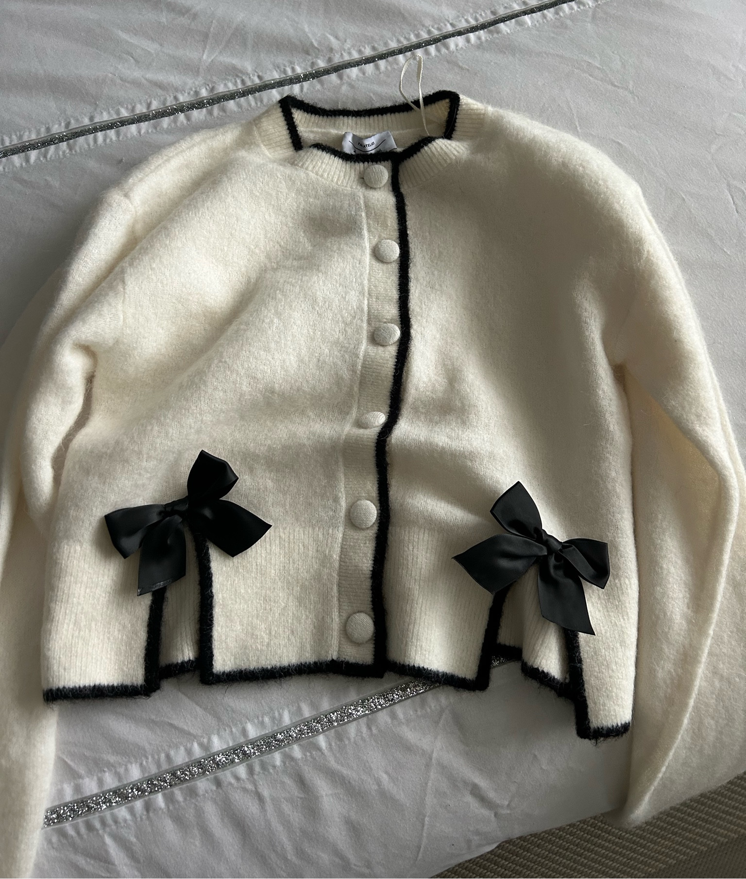 Preppy bow cardigan 🤍

#LTKeurope #LTKfindsunder100 #LTKSeasonal