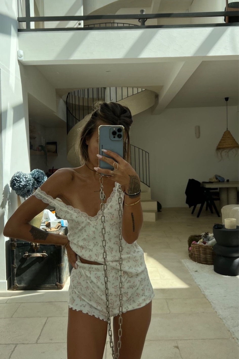 pyjama, set de pyjama, pyjama short et débardeur, pyjama en coton, pyjama blanc fleuri H&M

#LTKhome #LTKeurope #LTKunder50