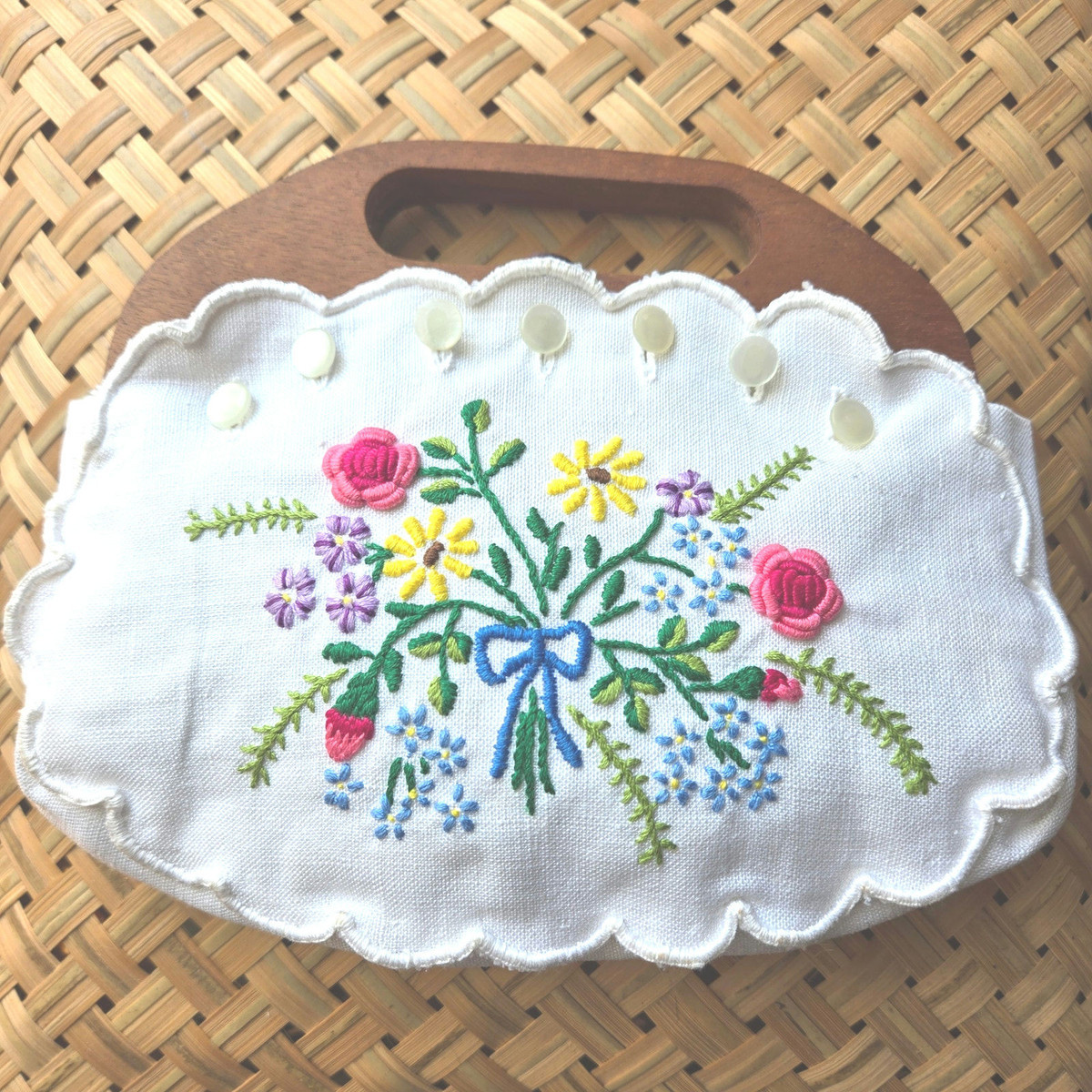 Vintage Hand Embroidered Floral Bermuda Cedar Wood Handles White Mother of Pearl | eBay US