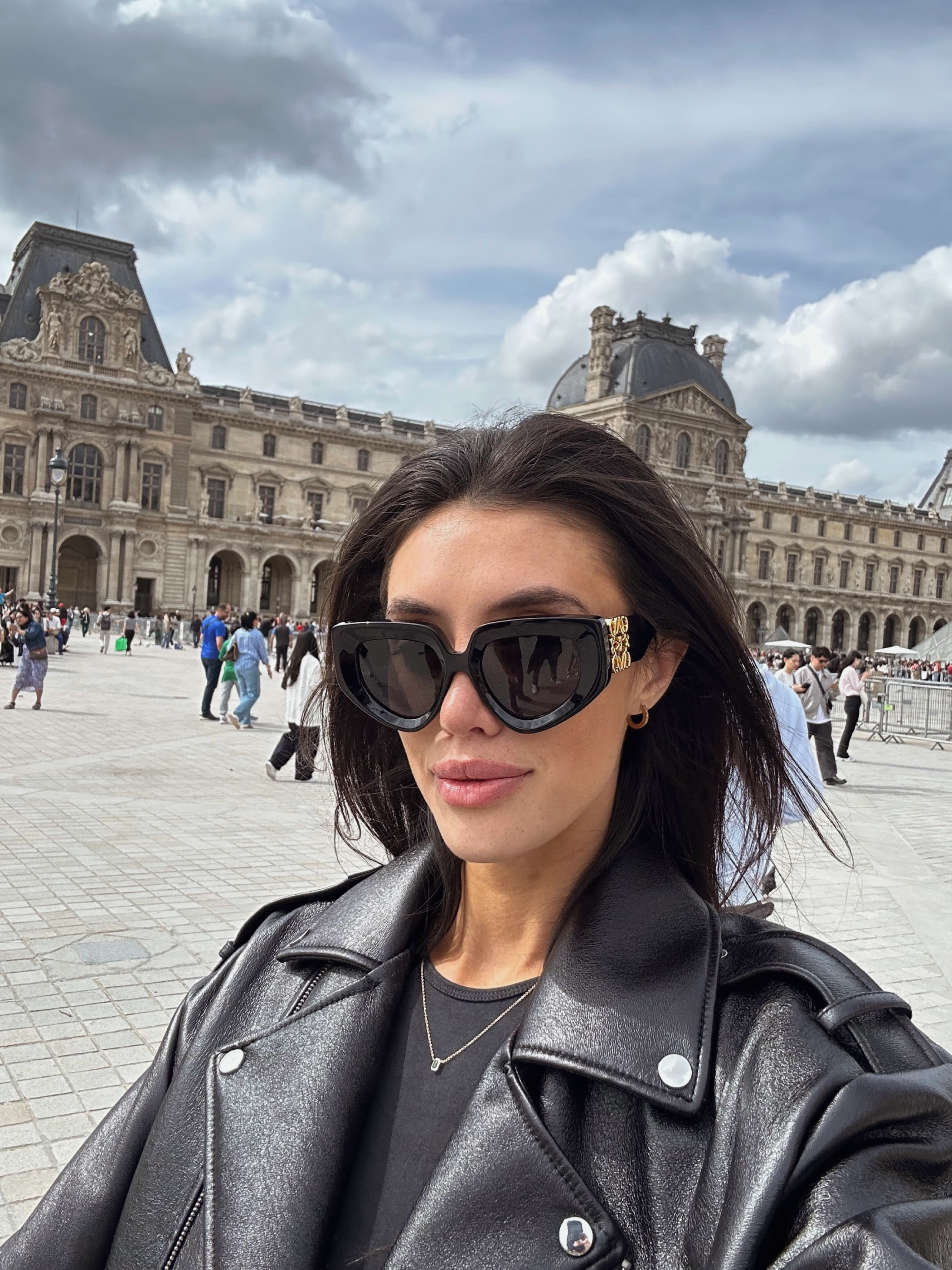 Loewe aesthetic

loewe sunglasses, black sunglasses, chunky sunglasses, designer sunglasses 

 #LTKSummerEdit #LTKStyleTip #LTKBeauty