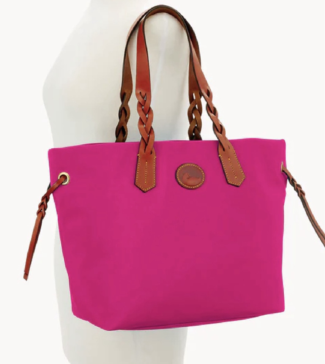 This bag screams SUMMER!!!! 
