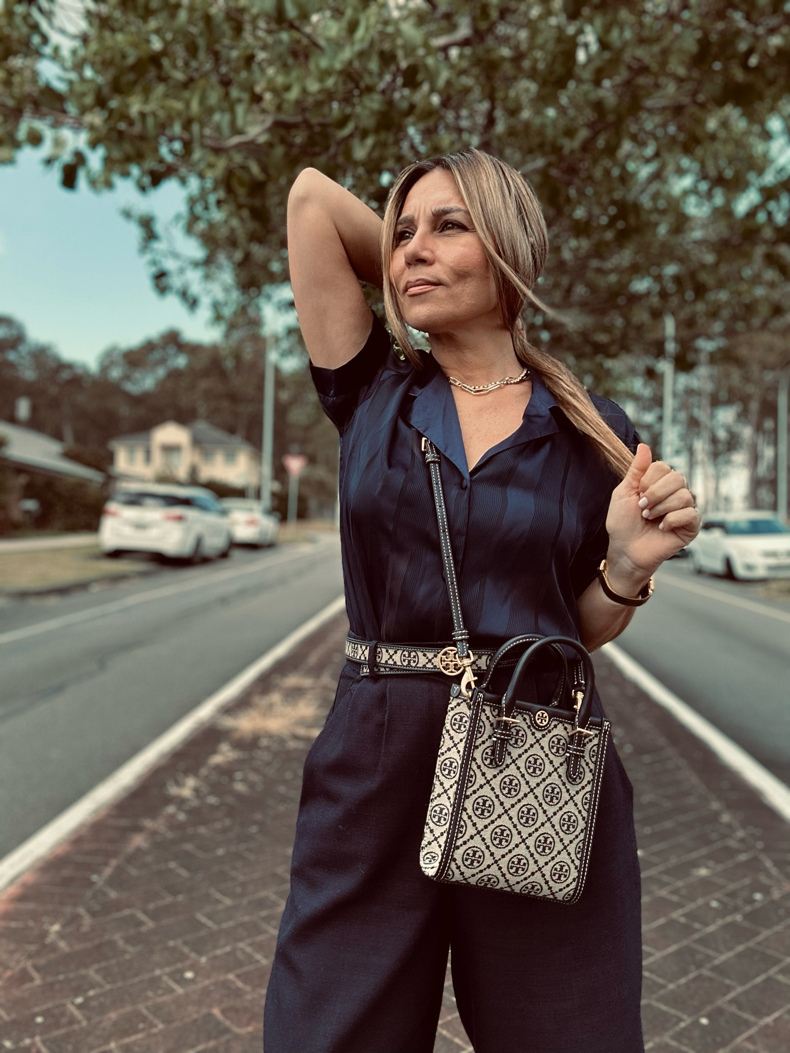 When I laid eyes on this Tory Burch Monogram Mini Tote it was LOVE! I’m a small bag girl so the size and shape is pure perfection. The navy colour is so chic and can be worn any season. I also wear it holding the top handle - so cute! 💙

Top - AnywearAnytime
Bermuda Shorts - Vintage
Reversible Belt - Tory Burch
Bag - Tory Burch
Necklace - Ana Luisa

#LTKaustralia #LTKstyletip #LTKitbag