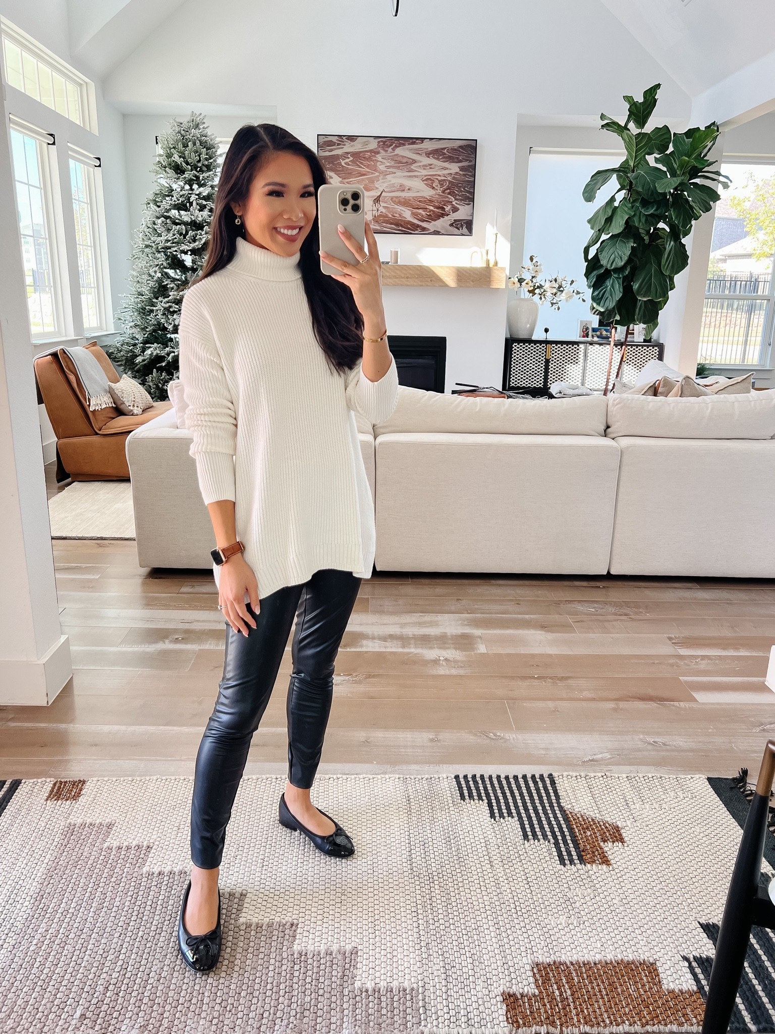 Fall outfit with a chunky sweater that’s a cashmere blend. Love the fit and it has the perfect oversized drape. Great to wear with leggings! Wearing size XS  These are faux leather and are so comfy! Wearing size XS- they were a little long on me. 

#LTKstyletip #LTKSeasonal