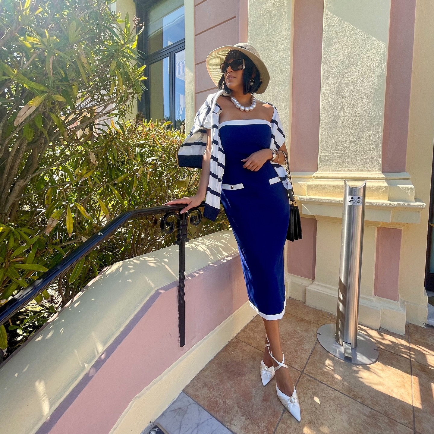This chapter is called Happiness, I’m doing whatever makes ME happy… #bluedress💙 #hatlover  #pearl