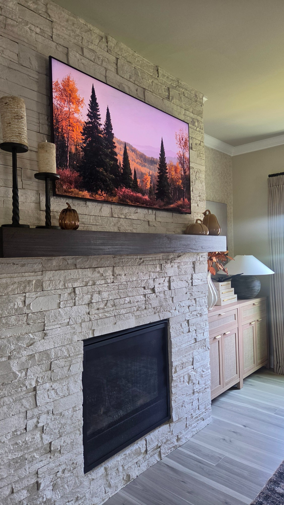 The way I love my simple fall mantle decor and free YouTube vintage art screensaver. 🍂😍

#LTKSeasonal #LTKHome