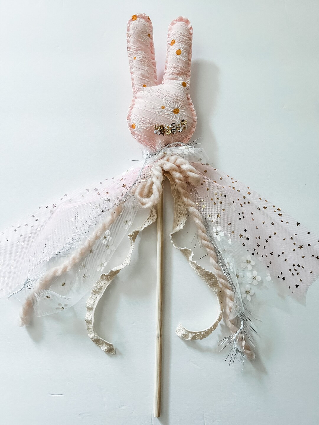 Bunny Wand//magicwandeaster Wandwoodenwandrabbitwandstarwandmagicalmakebelieveimaginationwandscan... | Etsy (US)