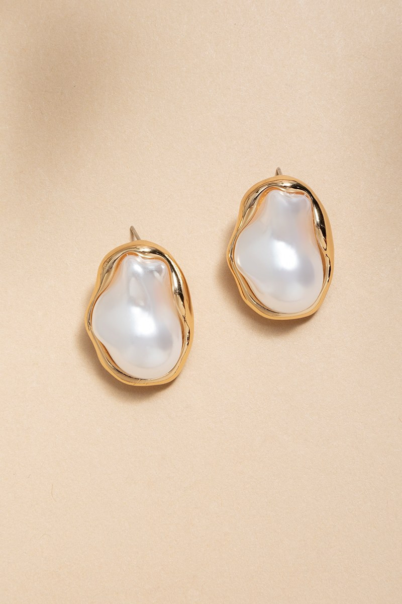 Kasey Organic Pearl Stud Earrings | Francesca's