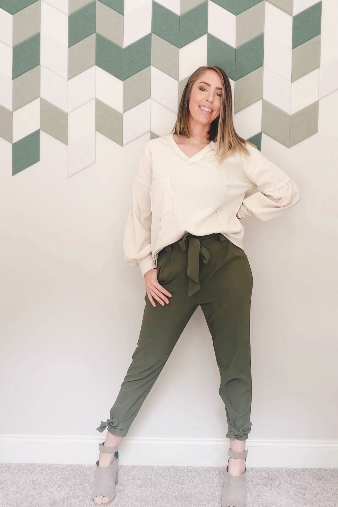 See how I styled this balloon sleeve sweater from
Amazon! 


Fall to Winter Fashion | tall girl fashion amazon | sweater I green pants | tall women fashion | cropped pants | casual cute outfit | v neck top | cream knit top | women’s fashion 

#LTKstyletip #LTKfindsunder50 #LTKmidsize