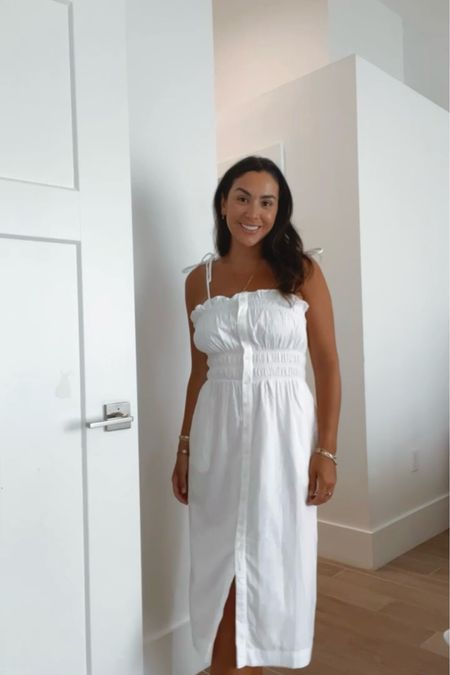 Target linen blend dress perfect for summer! Such a good price point. I’m in a small 