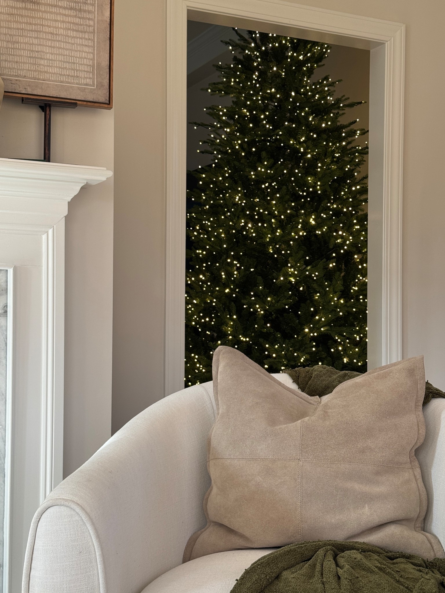 Starting to look a lot like Christmas! Here’s a sneak peek at what we’ve been up to this weekend ✨

Christmas tree, Christmas decor, holiday decor, home decor 

#LTKSeasonal #LTKHoliday #LTKHome