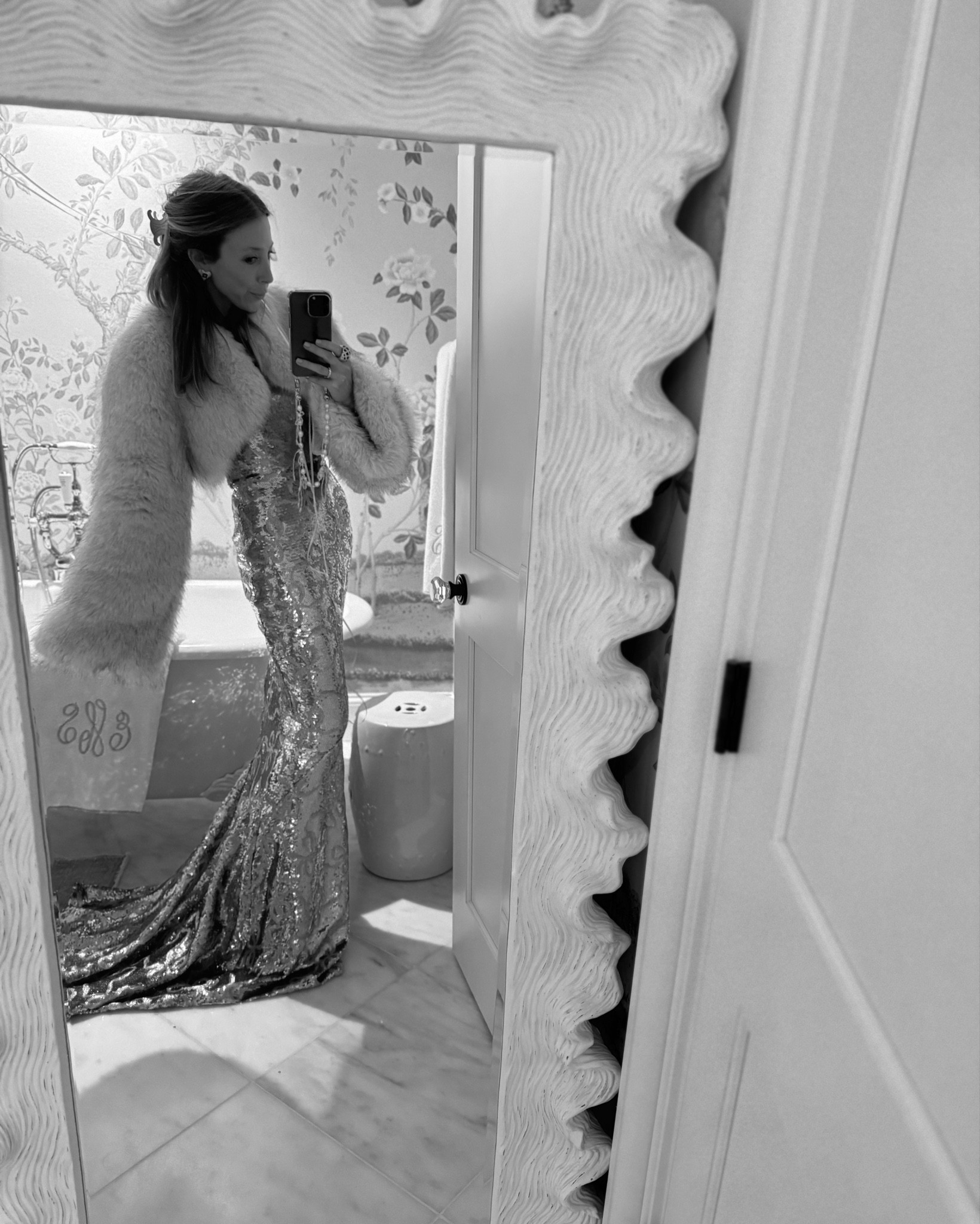 Prettiest sequined dress. Got a million compliments - the little bow inset design and cut of the dress were perfect. 