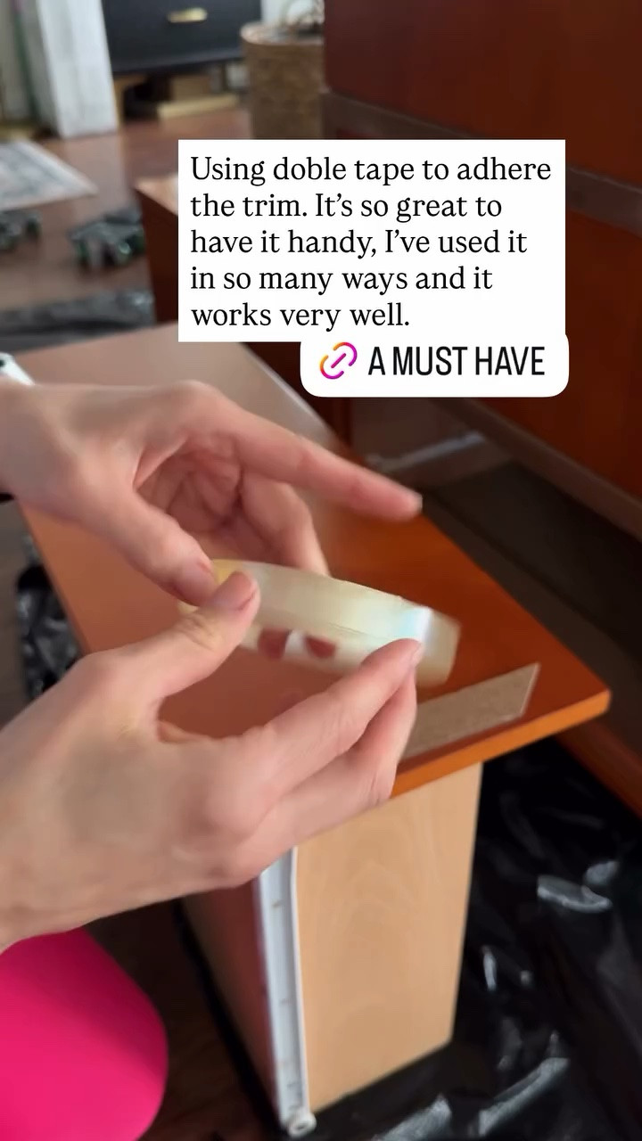 Using doble tape to adhere the trim. It’s so great to have it handy, I’ve used it in so many ways and it works very well.