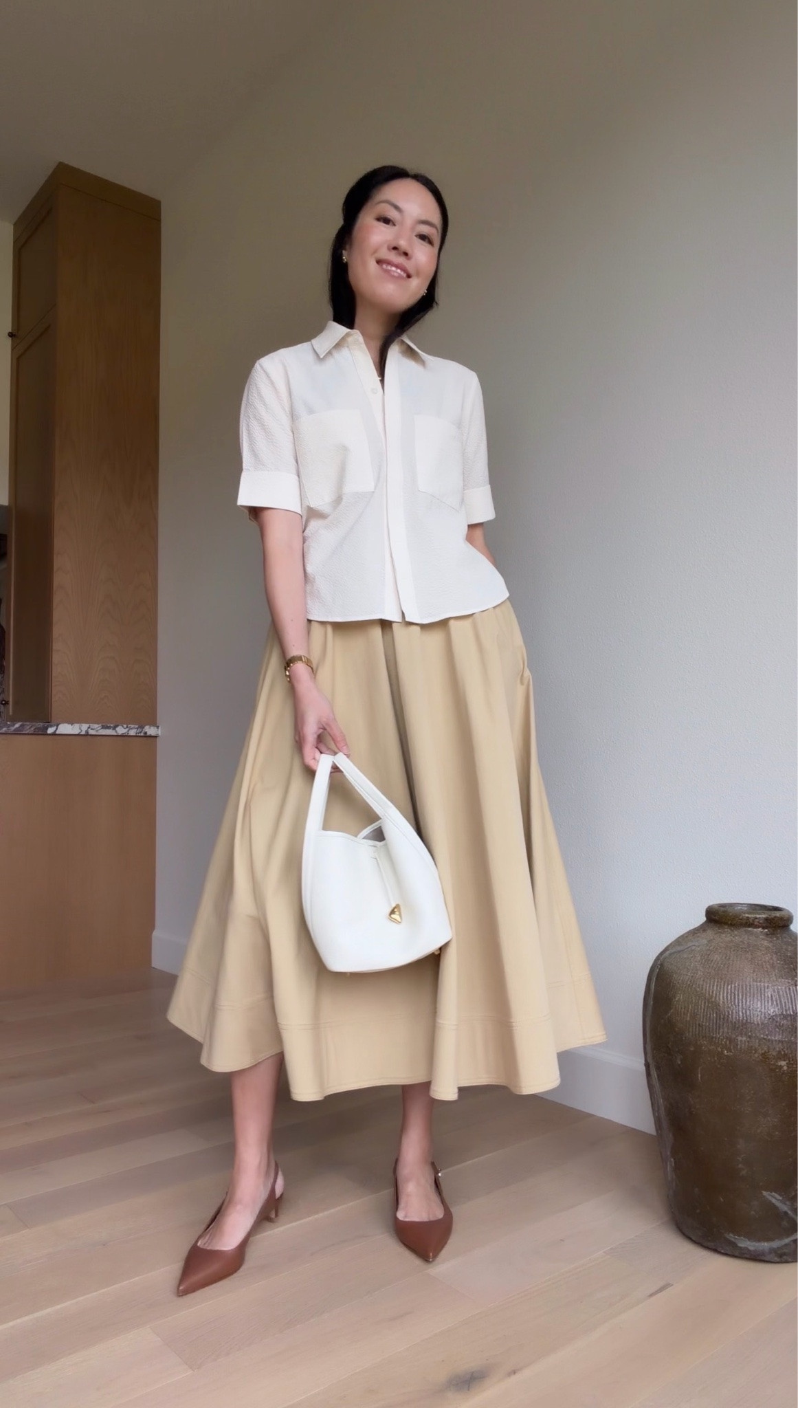 A new bag! Super impressed with the leather and quality, eyeing their other styles too!

#GRWM
#falloutfit
#longskirt
#fallstyle
#fallfashion

#LTKootd #LTKgrwm #LTKSeasonal