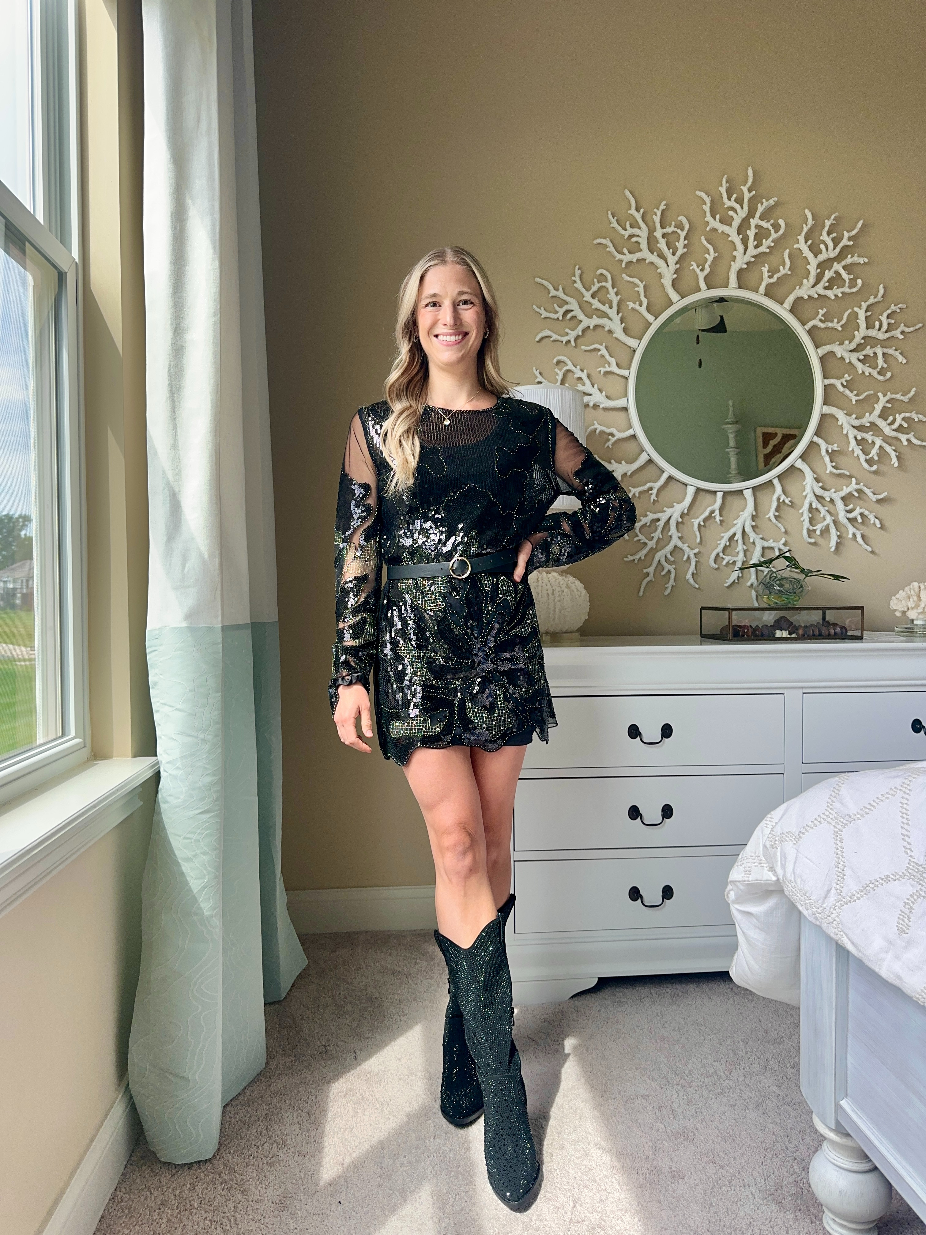 Dress small TTS. 

Country concert outfit. Nashville outfit. Sequin dress. Sparkle dress. Sparkly dress 

 
