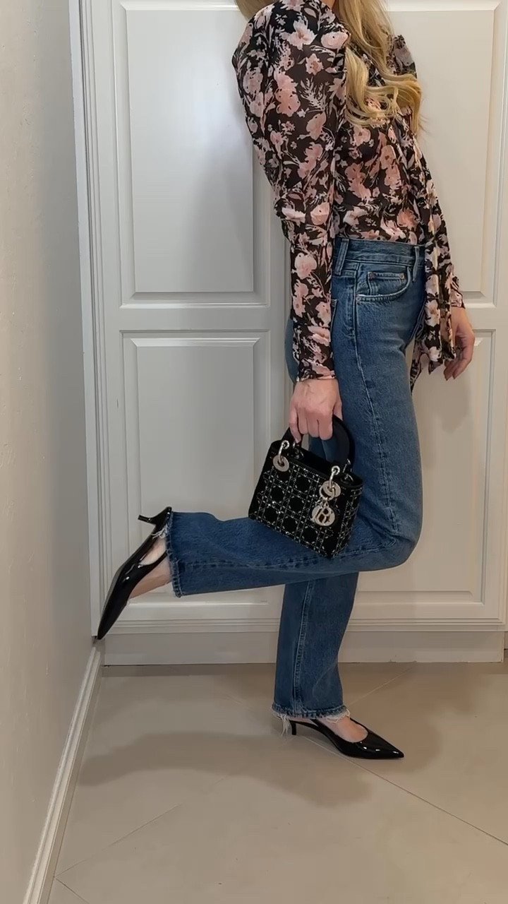 Floral Top
Jeans
Bag
Spring Outfit 