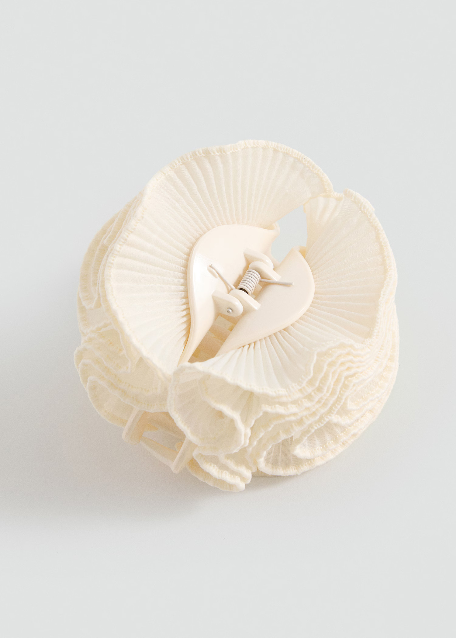 Textured-flower hair clip - Women | MANGO USA | Mango (US/MX/AU)