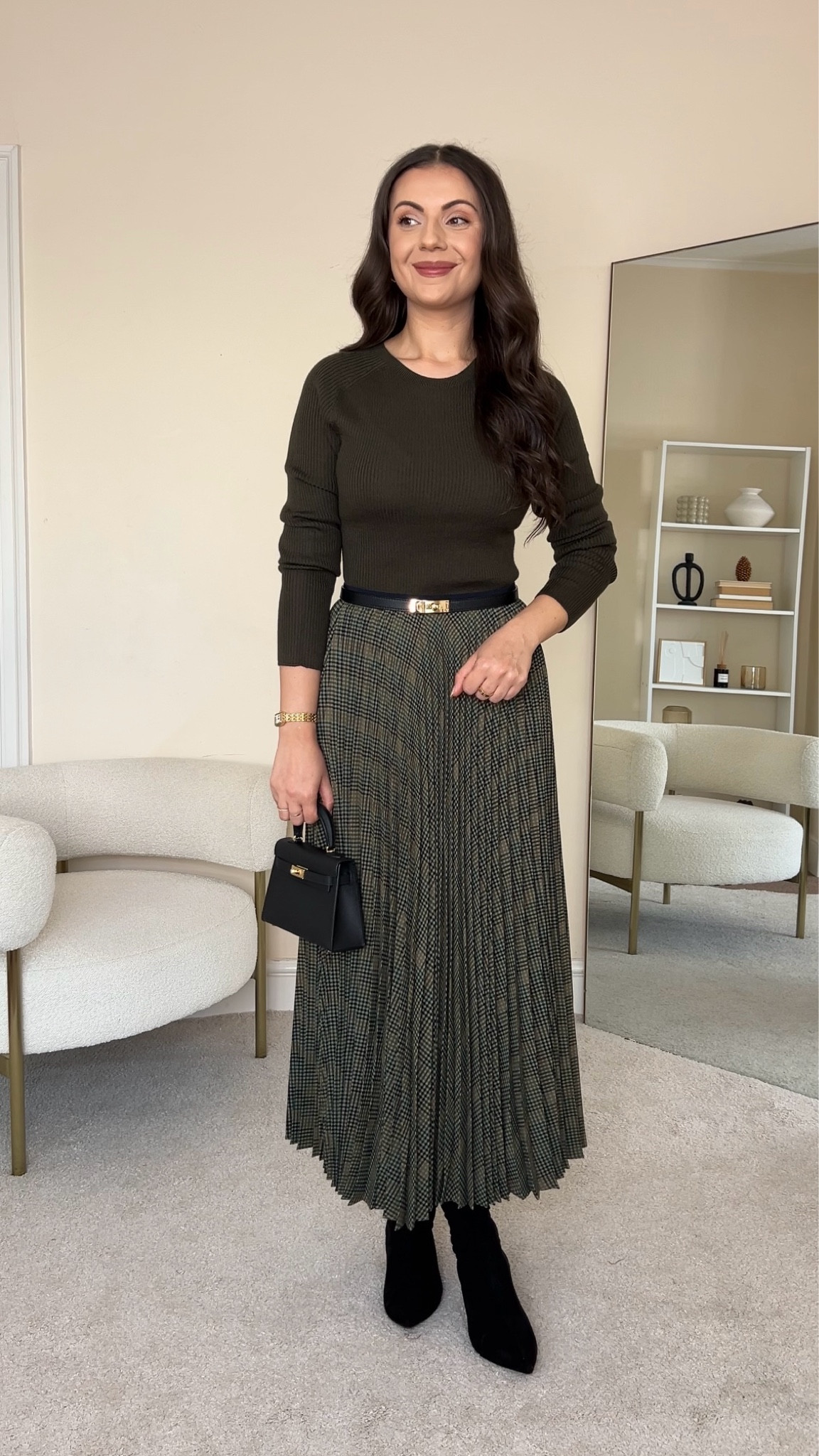 Smart casual summer to autumn transitional outfit. Top is Uniqlo, wearing size S. Skirt is Uniqlo, wearing size S.

#LTKeurope #LTKuk #LTKautumn