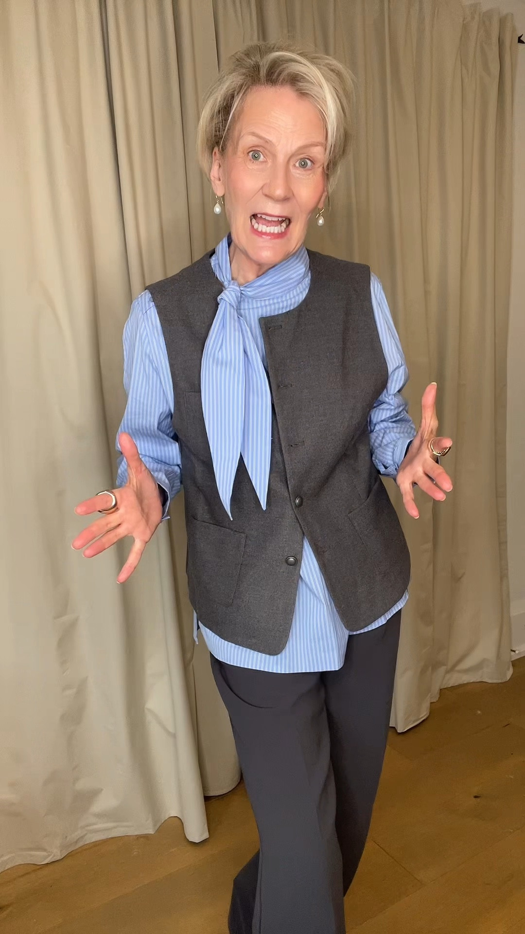 Love the blue and grey combo! The collar on this shirt is fabulous!! 

#LTKfall