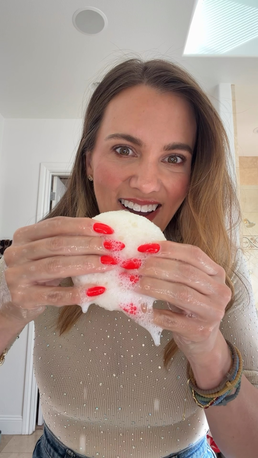 This sponge gift set is such a cute and unique idea for the holidays. It’s one of those easy gifts anyone will love. @nordstrombeauty #NordstromPartner
