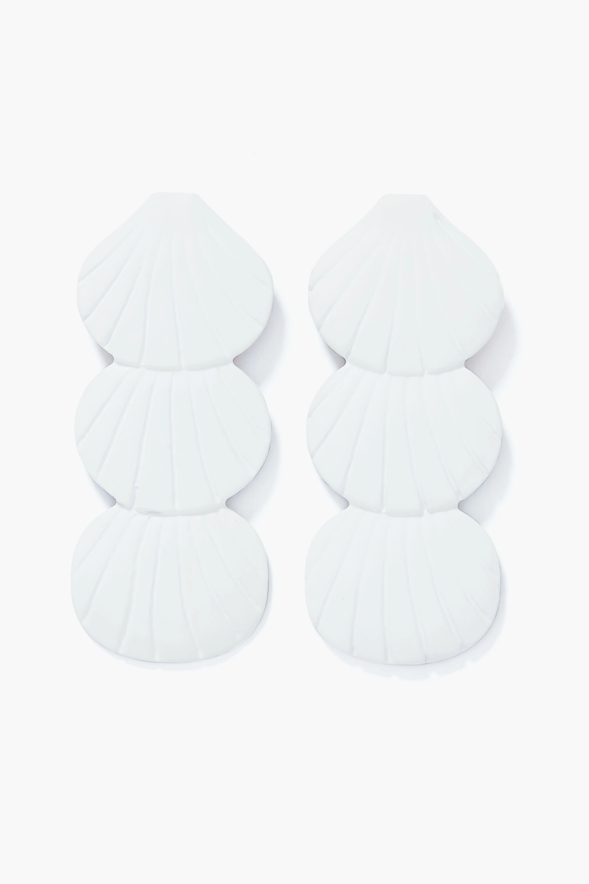 Sugar Cane Seashell Earrings | Tuckernuck (US)