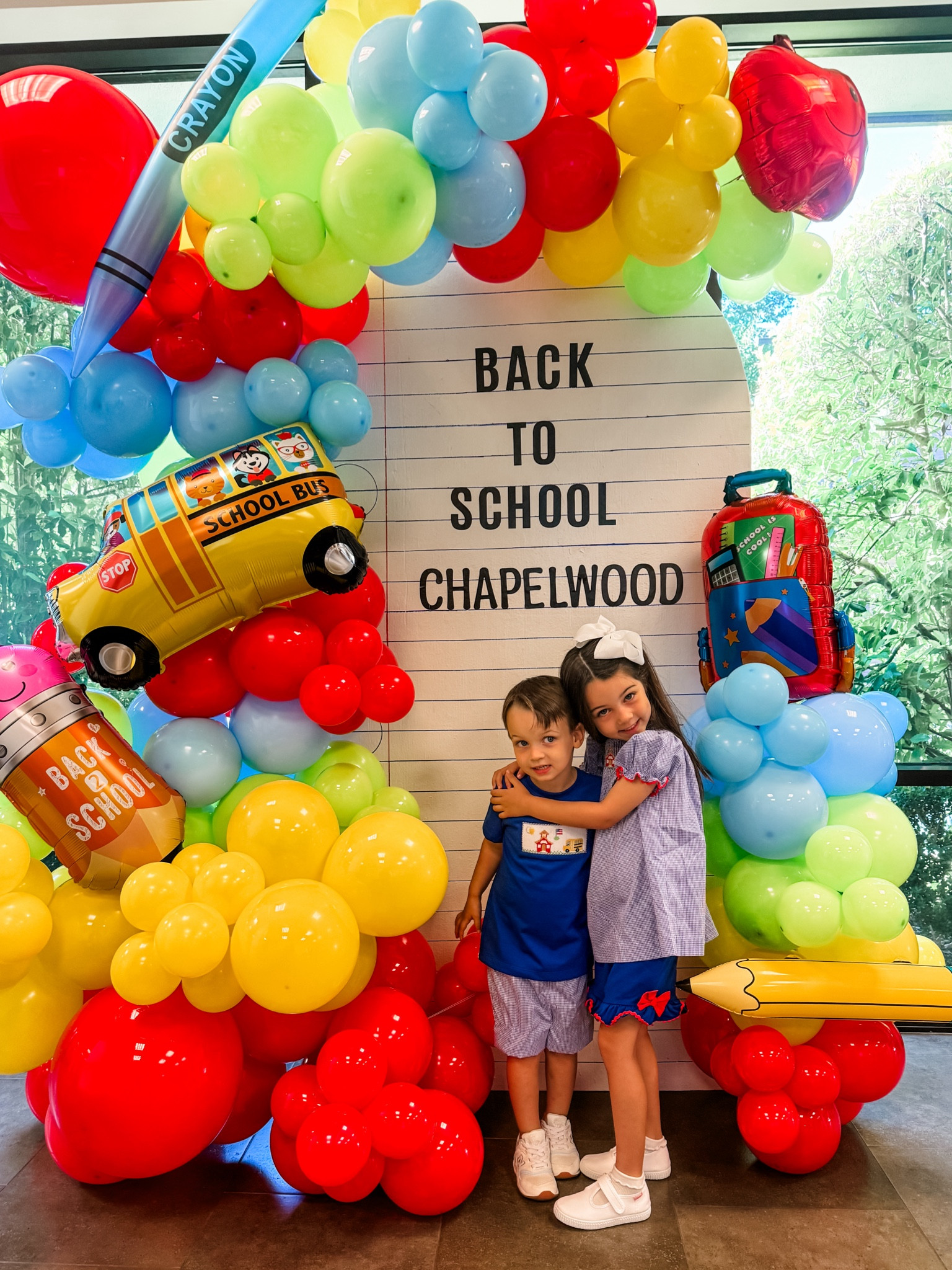 Goodbye summer and hello 1st day of school!! Both super excited to see friends and meet their new teachers! ✏️📚🍎