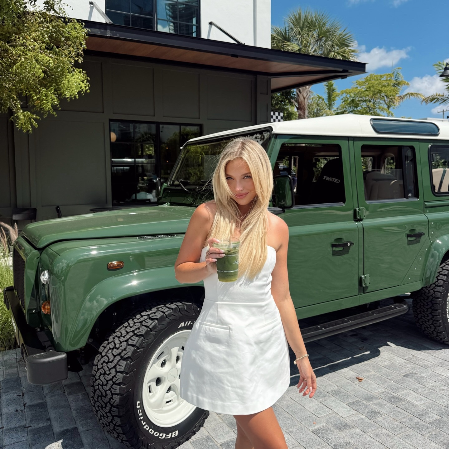 Mood when I just got a fresh haircut & an iced matcha 🍵 😎 always makes my day to see @hk.luxeandmane & @luxeandmanesalon 

#wpbsalon #wpb #palmbeachsalon #palmbeachblonde