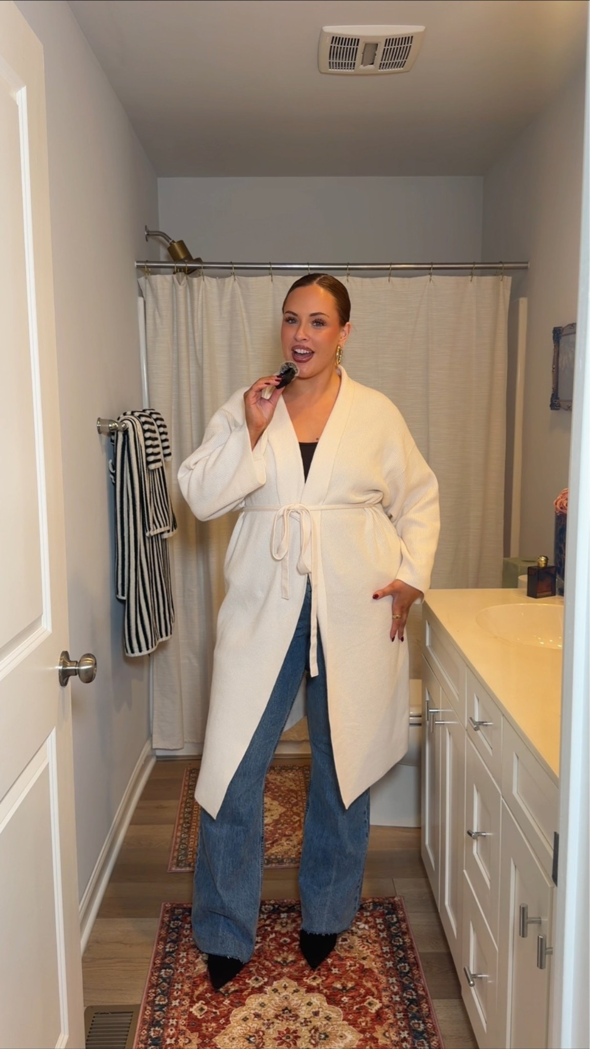 Wearing an xl cardigan & 34L jeans!

#LTKPlusSize #LTKMidsize #LTKSaleAlert