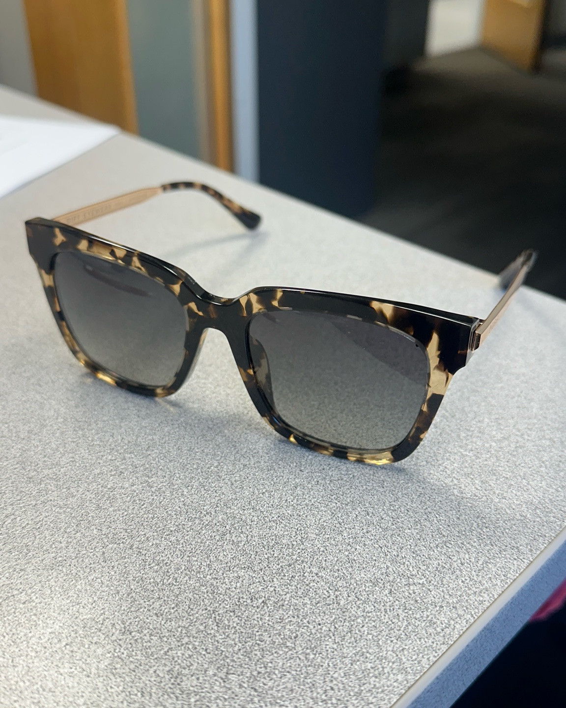 Luxury feeling sunglasses that don’t get stuck in my hair! Wide face friendly. #sunglasses #diffsunglasses #widefacefriendly