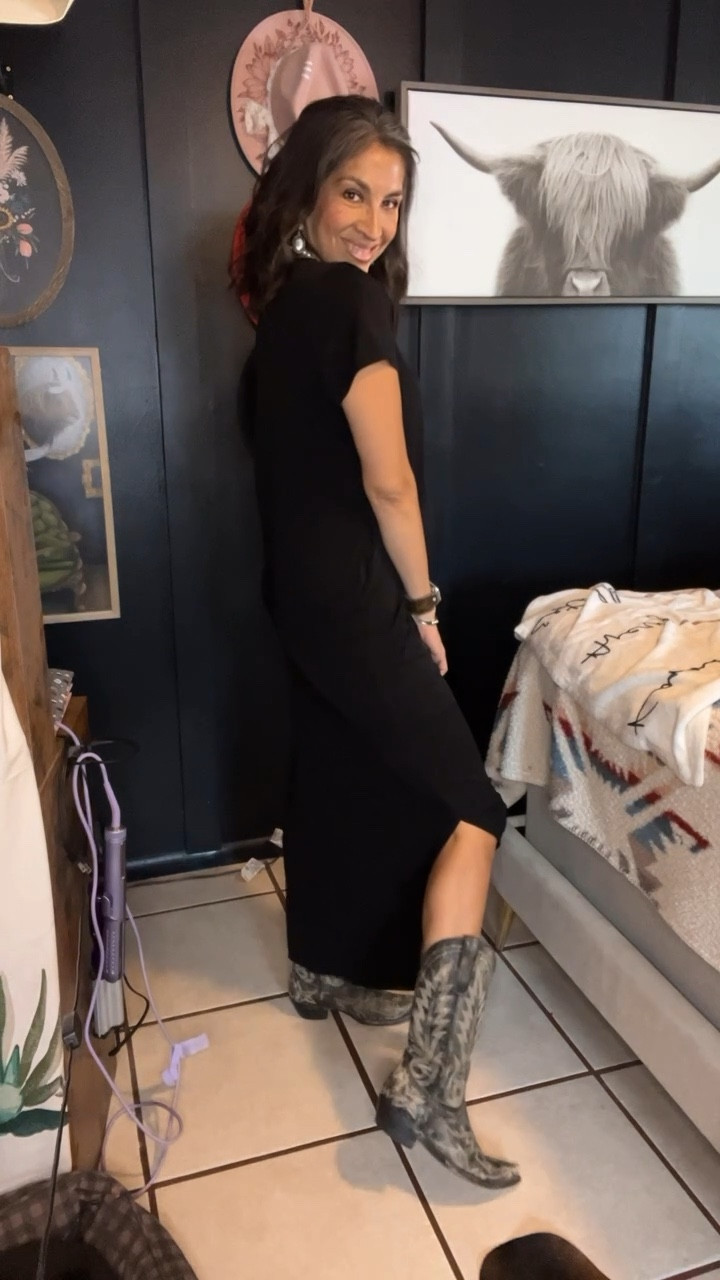 One of my favorite dresses from sexymodest! Light wight, non wrinkled material, looks great dressed up or down. So comfortable  comes is so many colors 