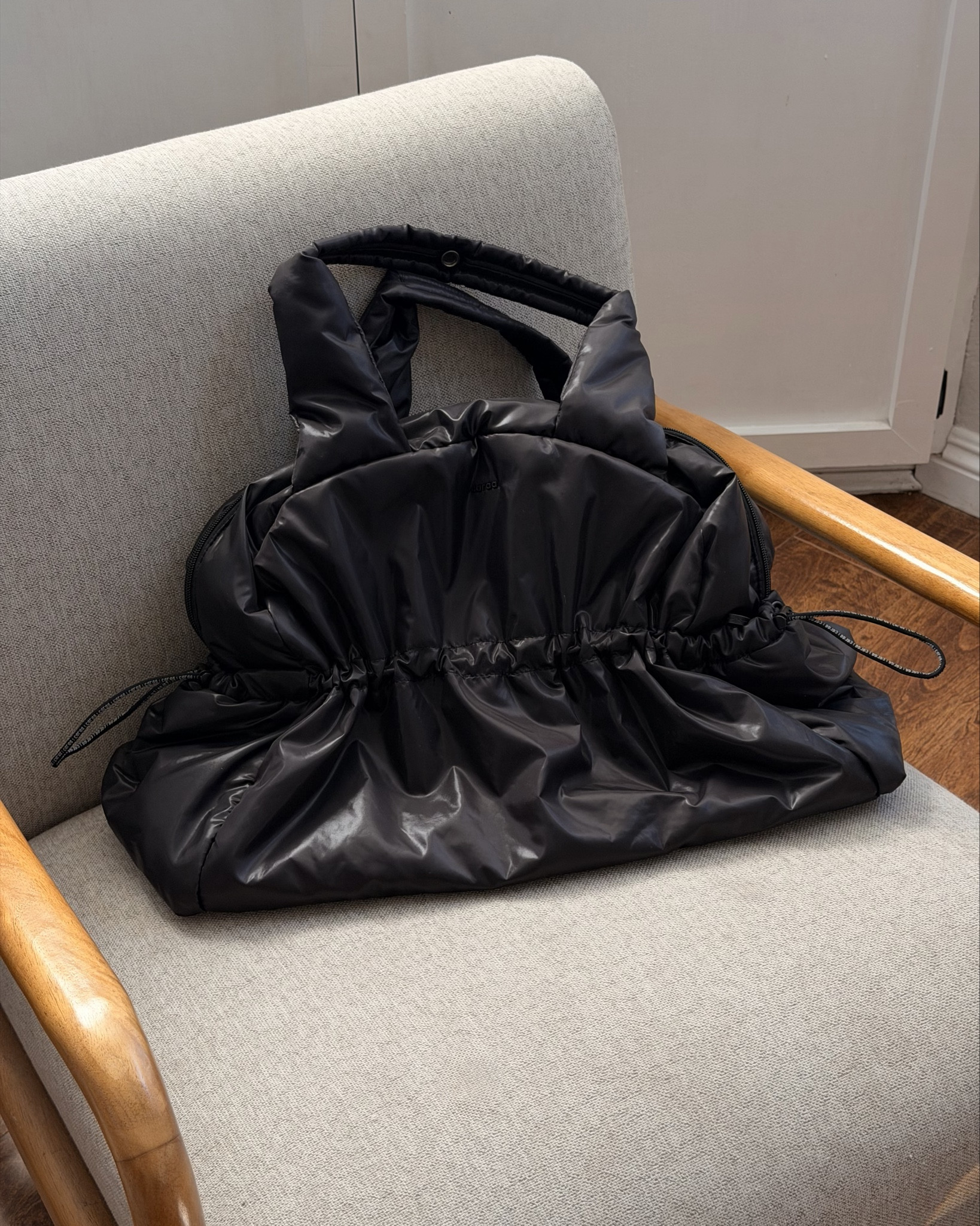 An aesthetic travel bag that actually keeps everything organized. This @Caraa carryall has quickly become my go-to for flights, weekend trips, and everyday errands ✈️

#ad #caraa

#LTKActive #LTKdayinmylife #LTKfitnessgoals