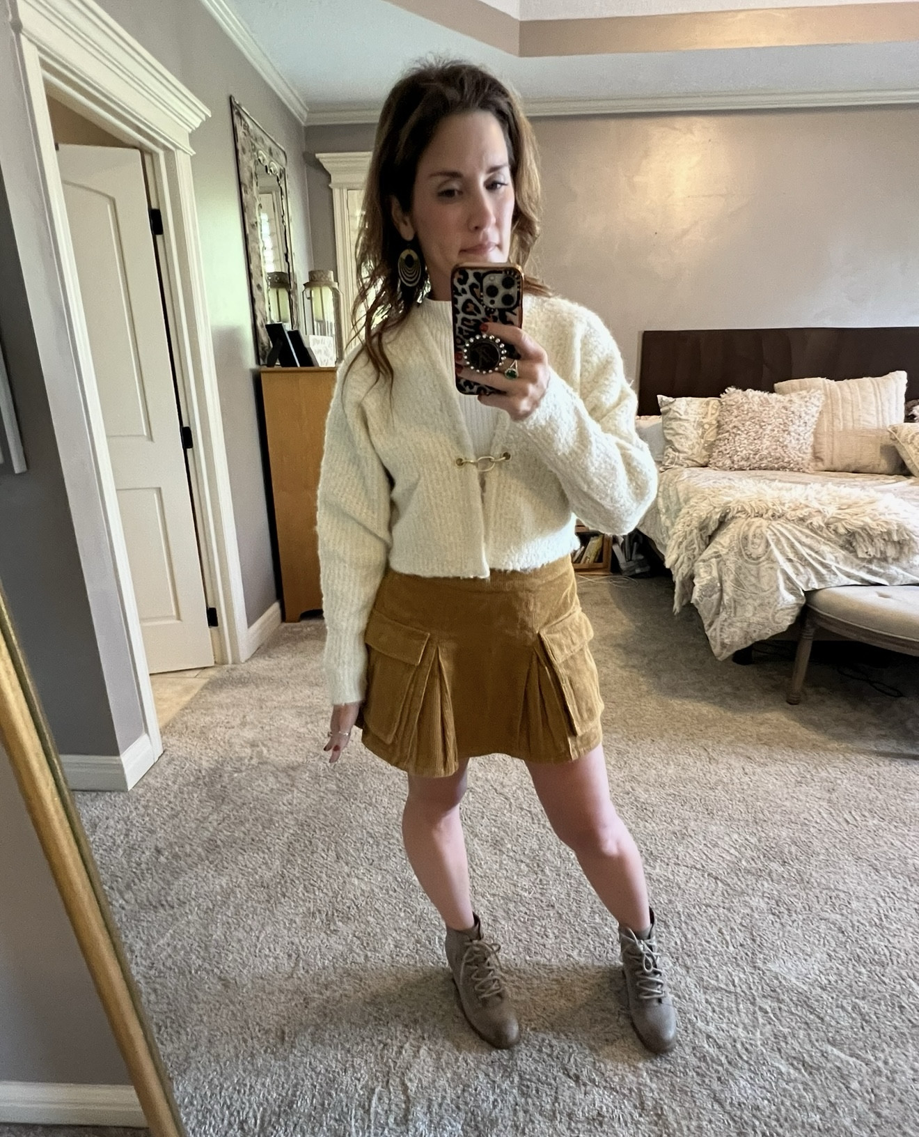 Fuzzy cardigan and corduroy the perfect combo! Even pair this with tights make the perfect cooler weather combo!  

Cardigan: Small 
Skirt: Small

Crazy Busy Mama 


Crazy Busy Mama 