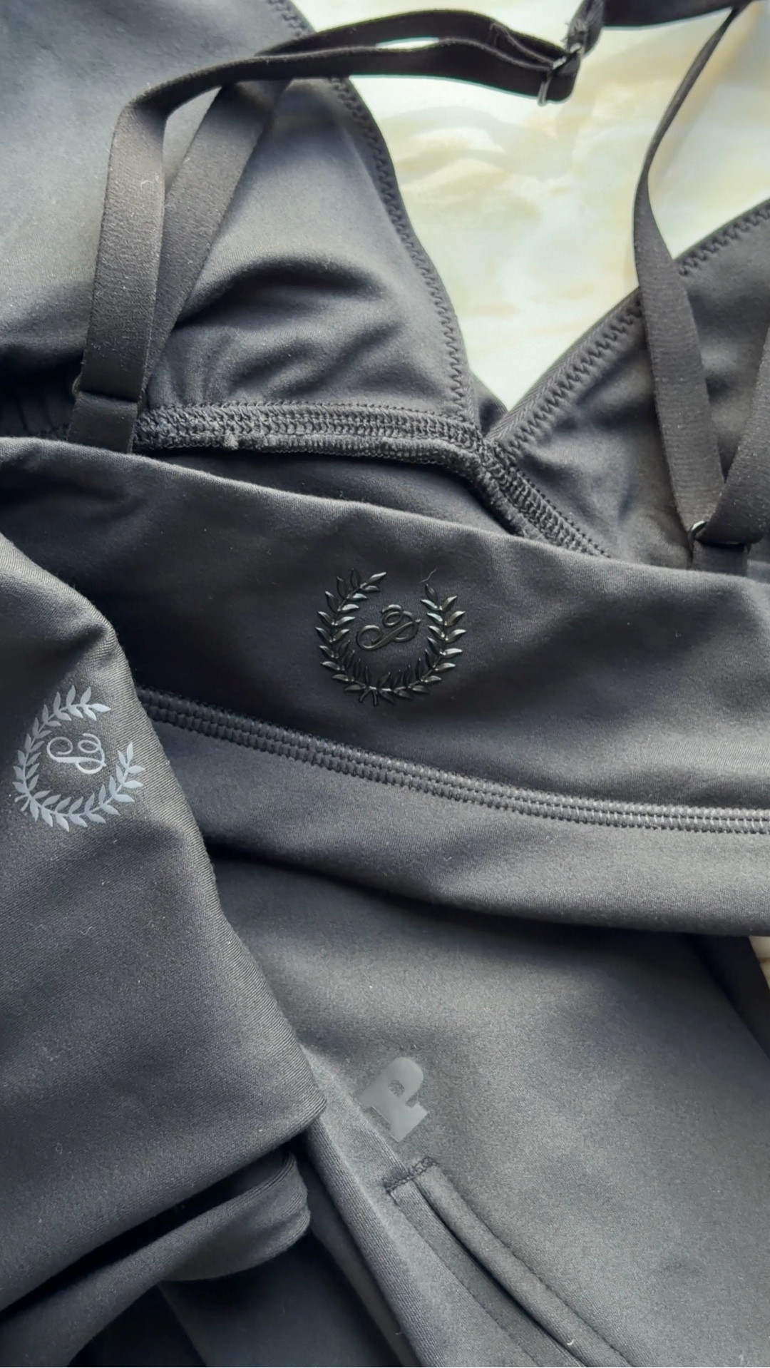 Just when I thought I didn’t need more workout sets I found the perfect all black set from @VSPink 🖤🖤 my new favorite #PINKPartner 


#LTKmorningroutine #LTKfitnessgoals #LTKActive