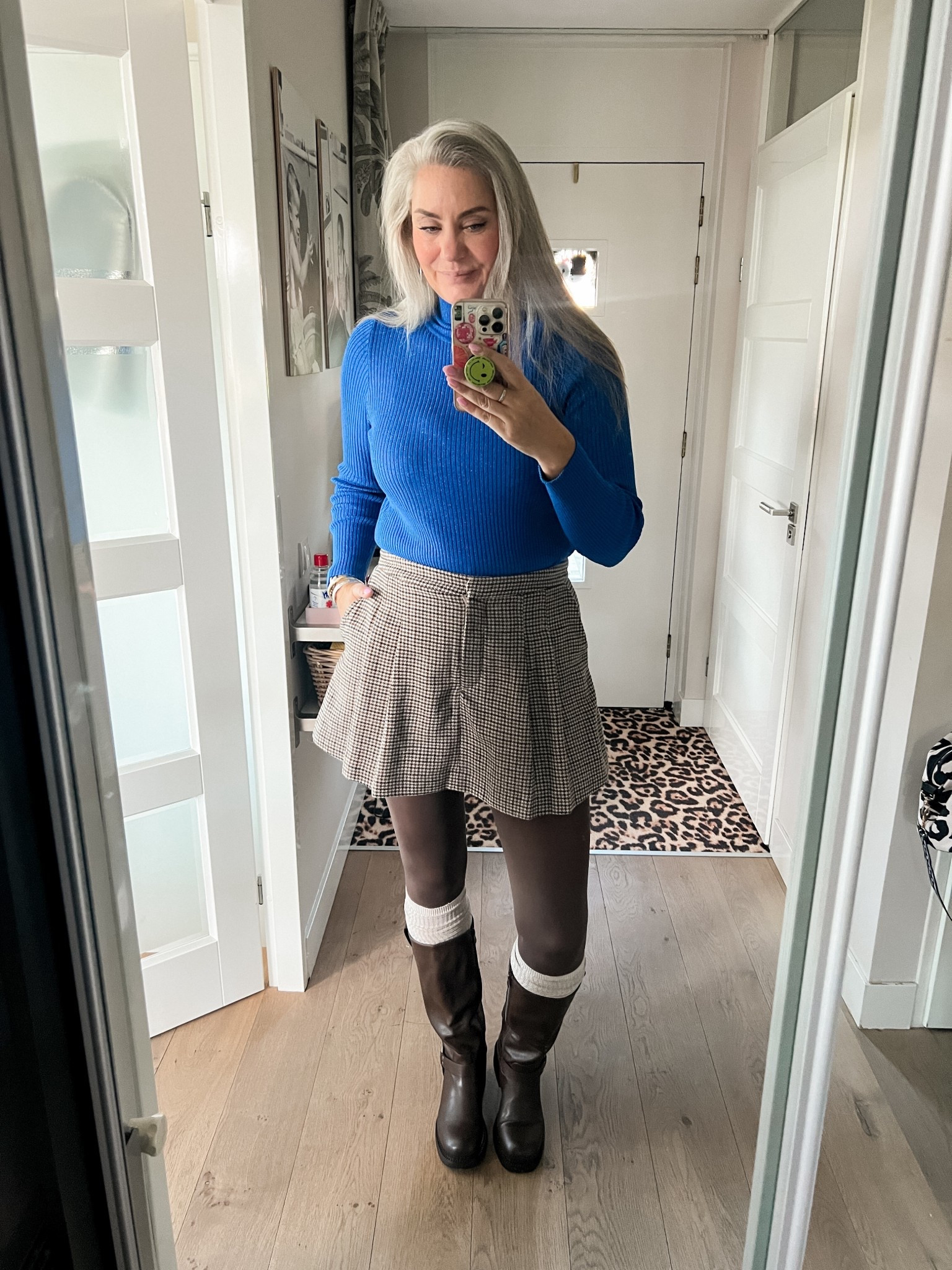 OOTD - Zaterdag. Geruite skort in bruin en blauw tinten (44), bruine panty (Snag), kniekousen (tts), bruine biker boots (https://most-wanted-nl.mtpc.se/5827362), blauwe coltrui met glitter (https://hema-nl.mtpc.se/5812358). 



#LTKnederlands #LTKeurope #LTKpartywear