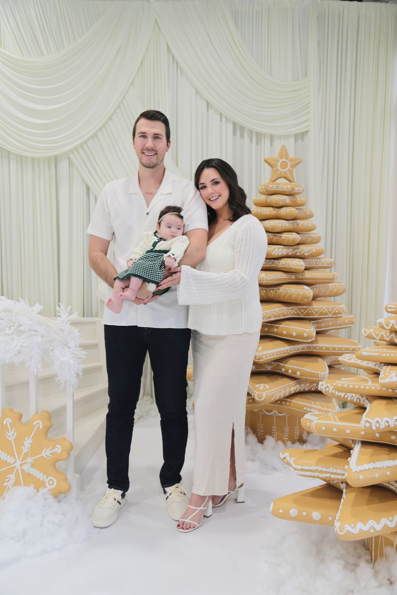 Still the most magical time of year. Anyone else wish it was acceptable to have Christmas photos up year round?  

#LTKBaby #LTKmomlife