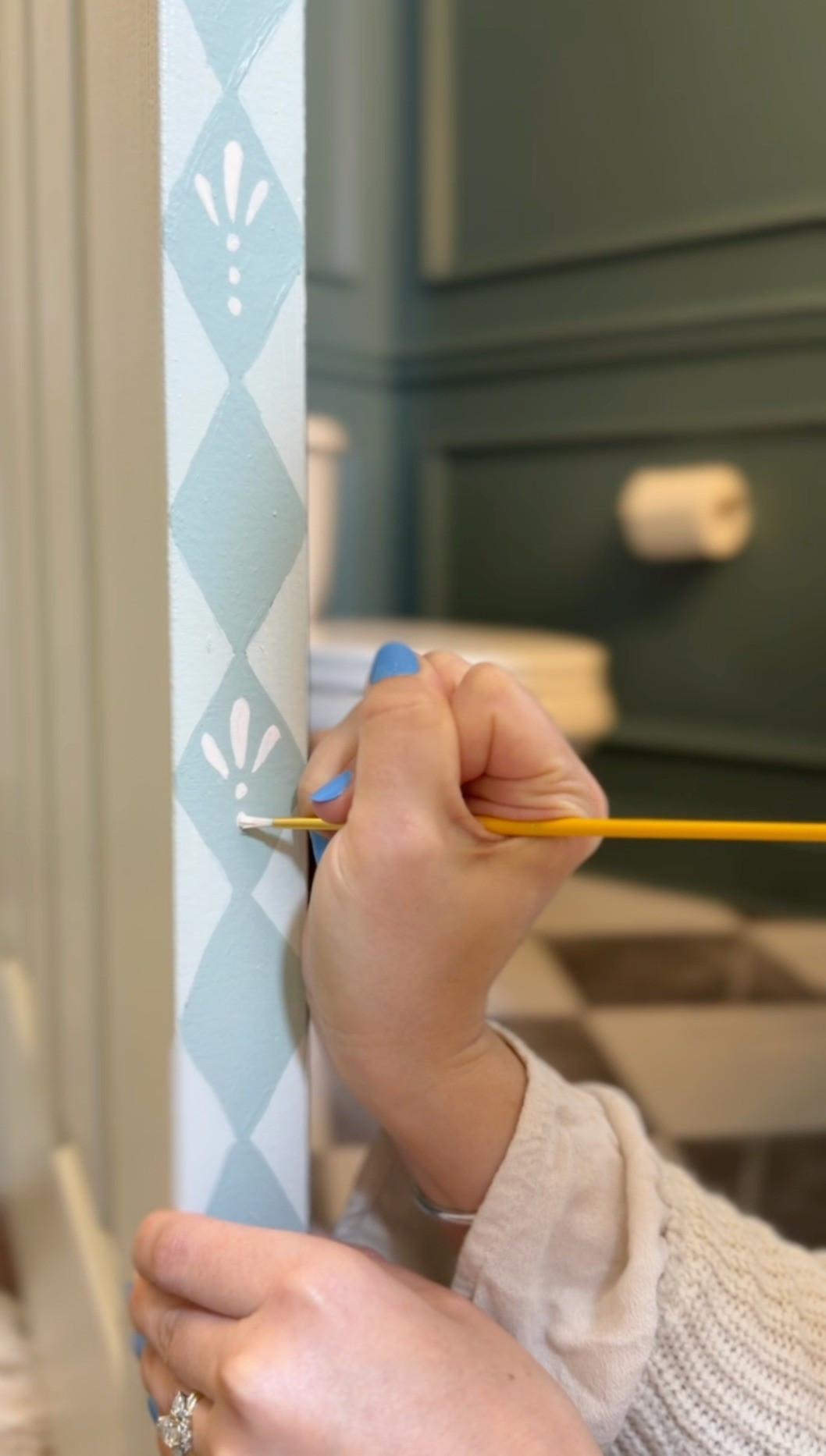 Whimsical painting| Door Frame Painting| DYI Painting| Fun DIY Project| Easy DIY Painting | Fun Door Frame @valspar | @liquitex

#LTKHome