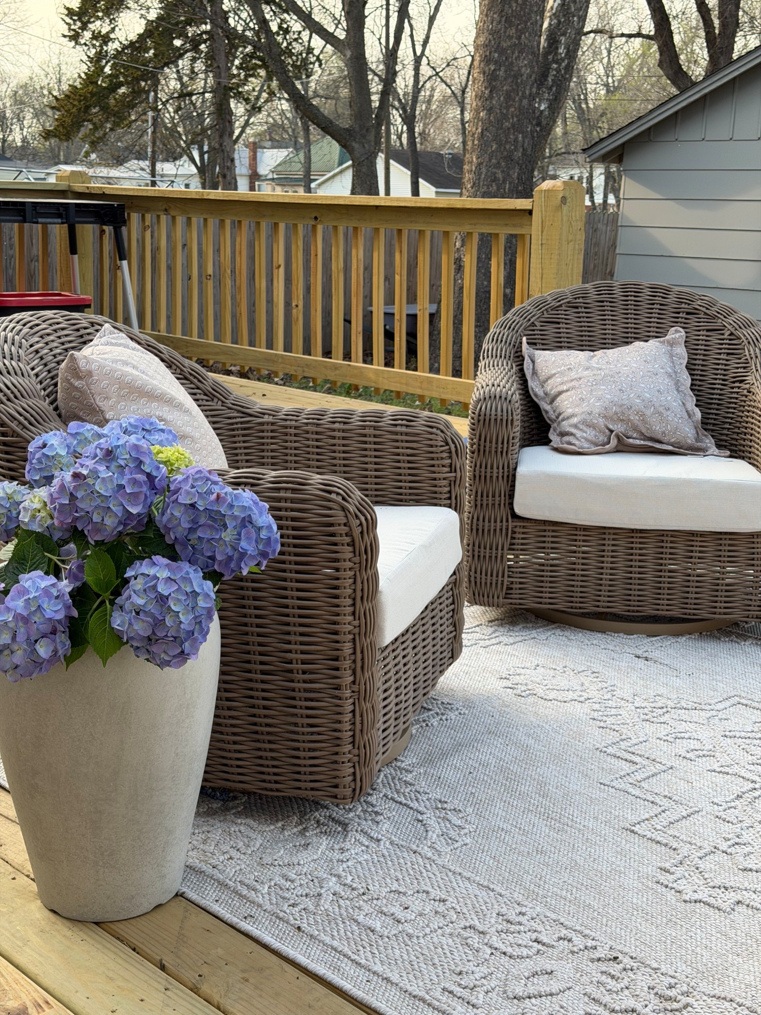 Dreamiest patio set!!