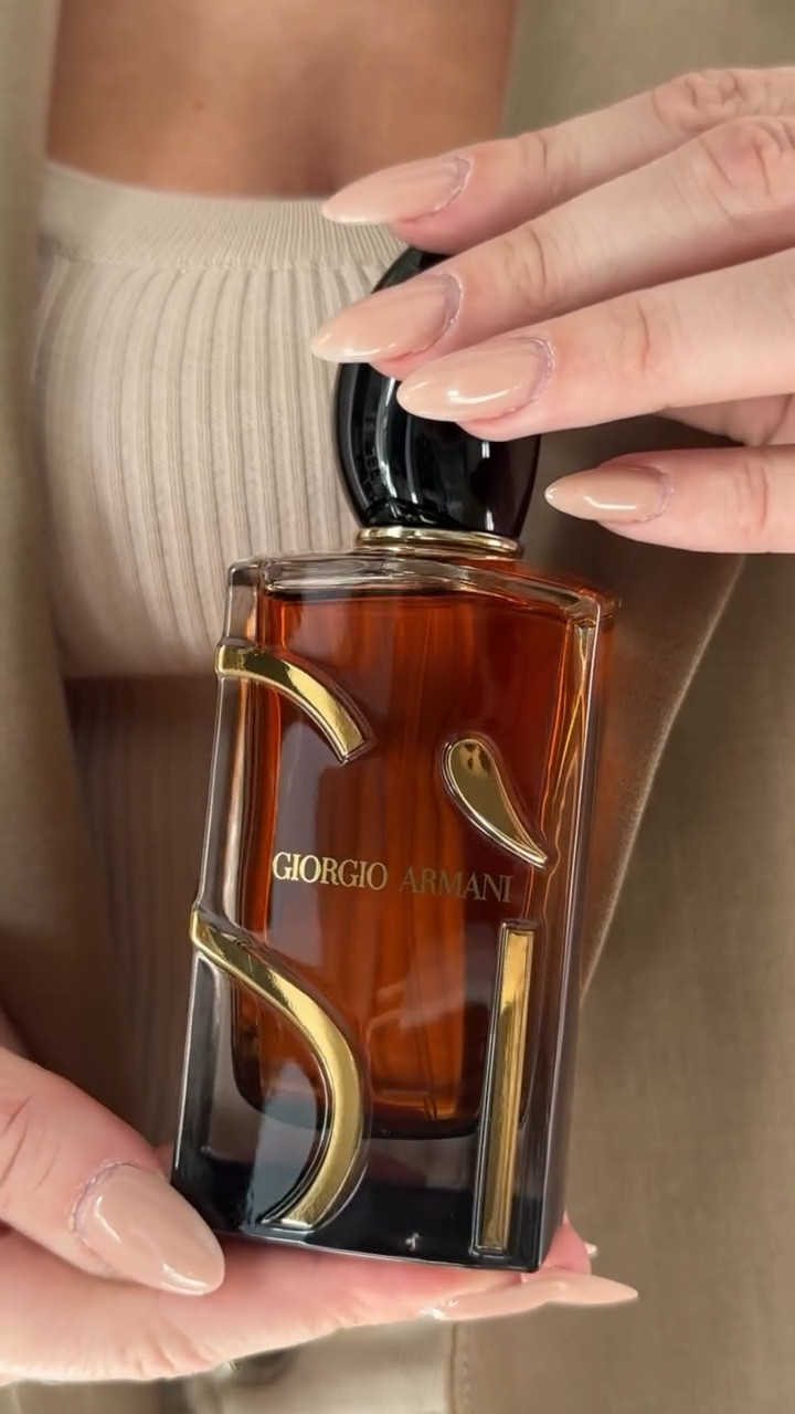“A love letter in fragrance — warm, sensual, unforgettable.
AD @armanibeauty 

Introducing the new perfumé from Sì by @armanibeauty 
With notes of Bold vanilla, succulent black current, rich rose damascena & warm amber. 

Makes the perfect addition to my ever growing Sì perfume collection.

@wpp @giorgioarmani @armanibeauty @bootsuk 
#fragrance #giorgioarmanibeauty #siperfume #sifragrance #perfumes #ladiesperfume #ugc #leeds #leedsugc #fyp #new #newin #newfragrance #emmaeva #ugccontentcreator #leedsbloggers #neutralblogger #fashionblogger #pr #gifted #sweetperfume #potd #réel #reelugc #contentcreator #digitalcreators
