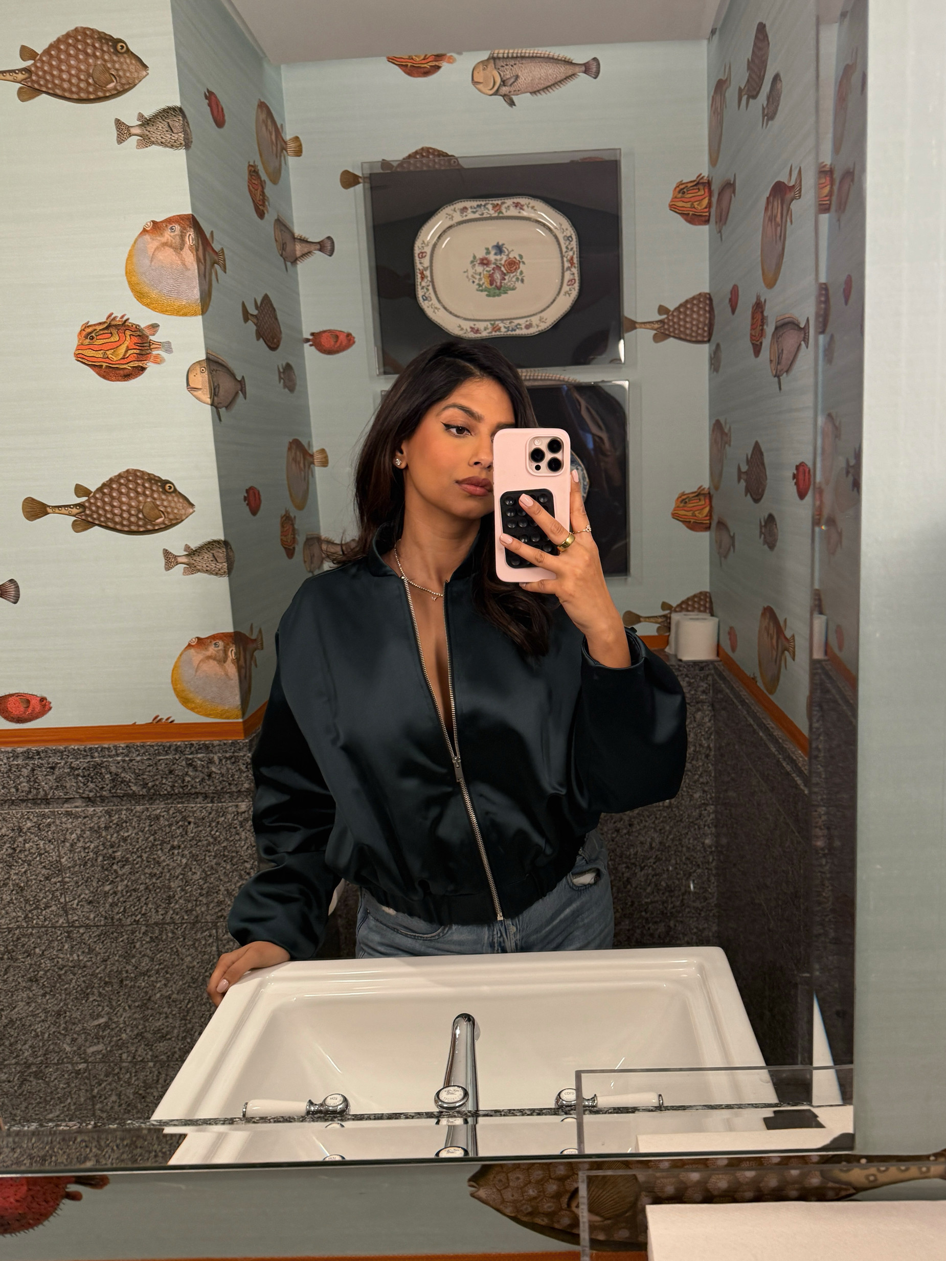 The cutest bomber jacket from @zara 

 