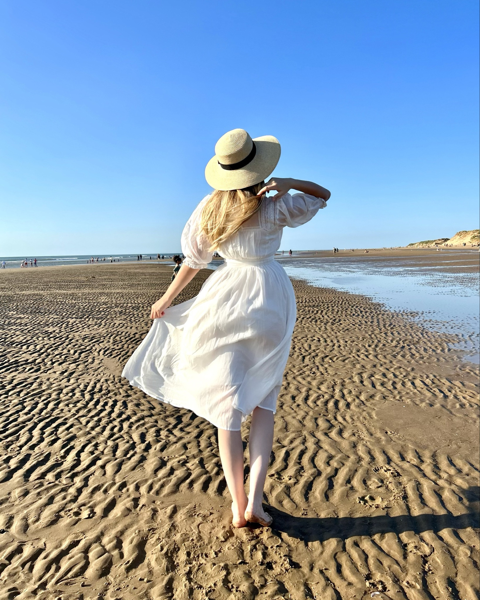 Dreamy white dress by Simple Retro 🌊🤍

#LTKsale #LTKstyletip #LTKautumn