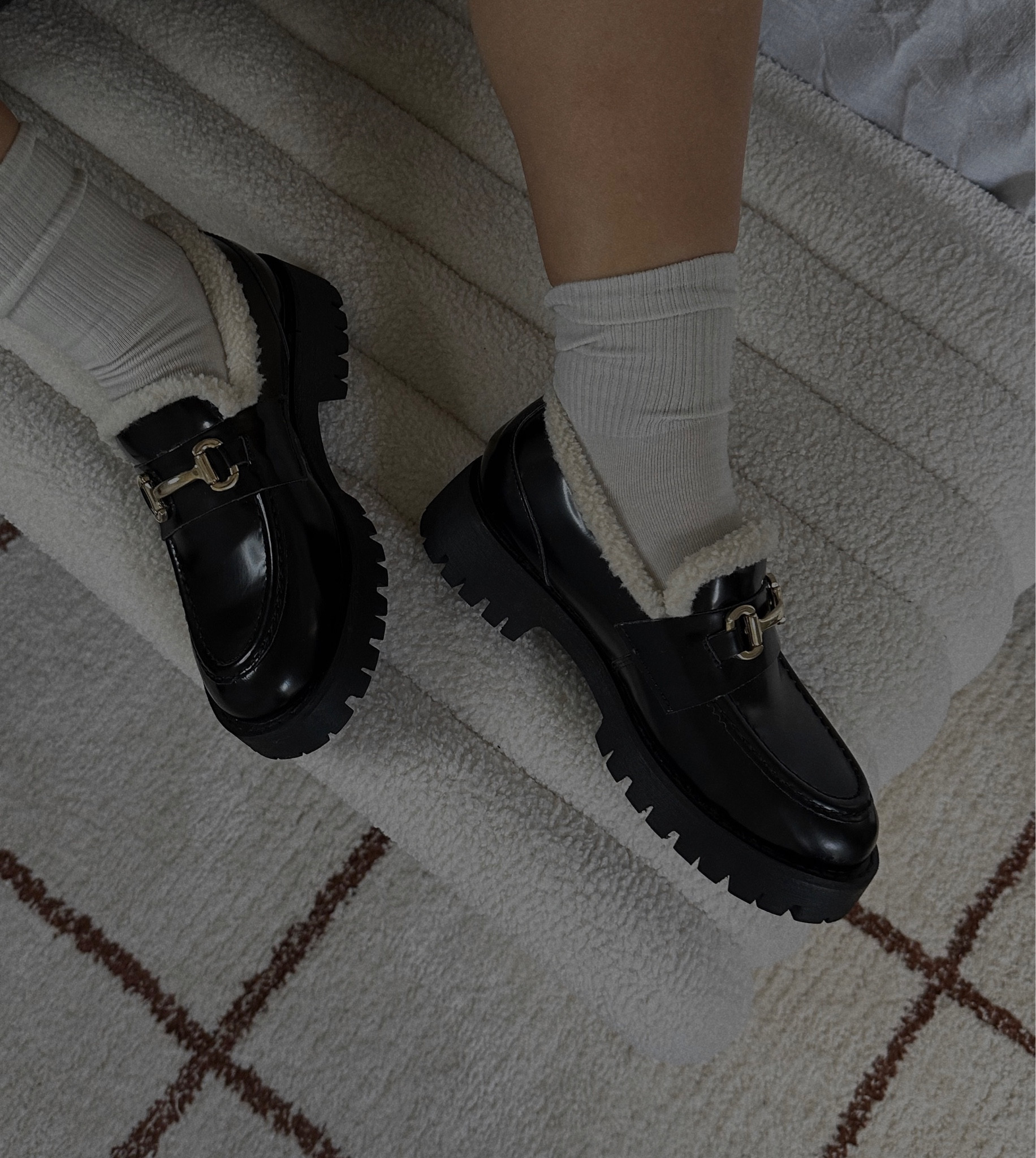 Sherpa lined loafers 😍 yes plzzzzz!! And they are on $ALE! #loafers #blackloafers #sherpaloafers #stevemadden #shoes #shoesale #sale

#LTKfindsunder100 #LTKshoecrush #LTKSeasonal