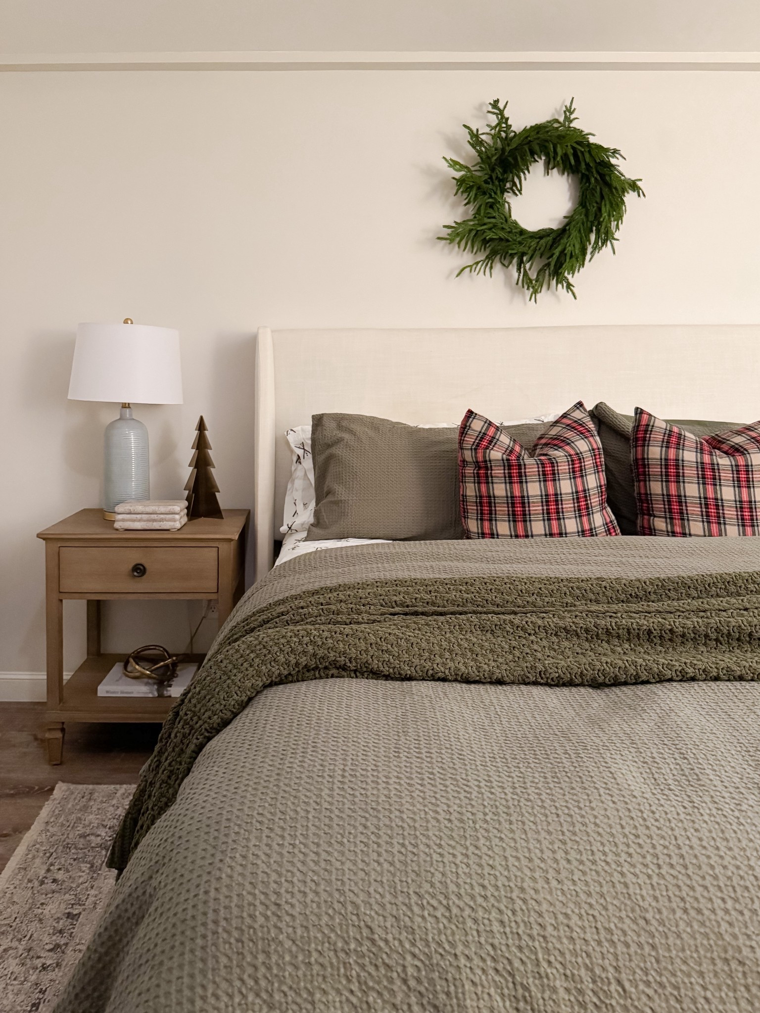 Christmas Coastal Guest Bedroom

beige bedroom, vintage bedroom, throw pillow, vintage bench, tilly upholstered bed, wayfair beige bed, sherri calnan home 

#LTKHome #LTKHoliday