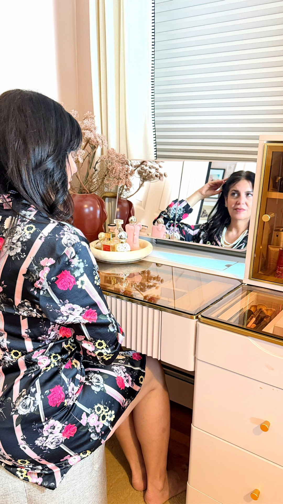 Puedo pasarme HORAS explicando lo hermoso, practico, elegante, versátil y funcional que es este VANITY ✨ no sabía que lo necesitaba TANTO! Tengo todo mucho mejor organizado y hasta es tan bello que decora mi habitación.  Love this vanity so MUCH. HAS EVERYTHING TO organize and make you feel good and chic. 



#LTKBeauty #LTKselfcare #LTKHome