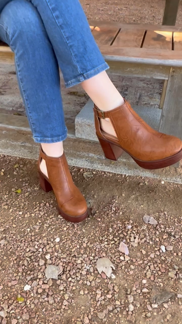 Yellow box shoes 
Fall look 
Fall style 


#LTKshoecrush #LTKHoliday #LTKHolidaySale